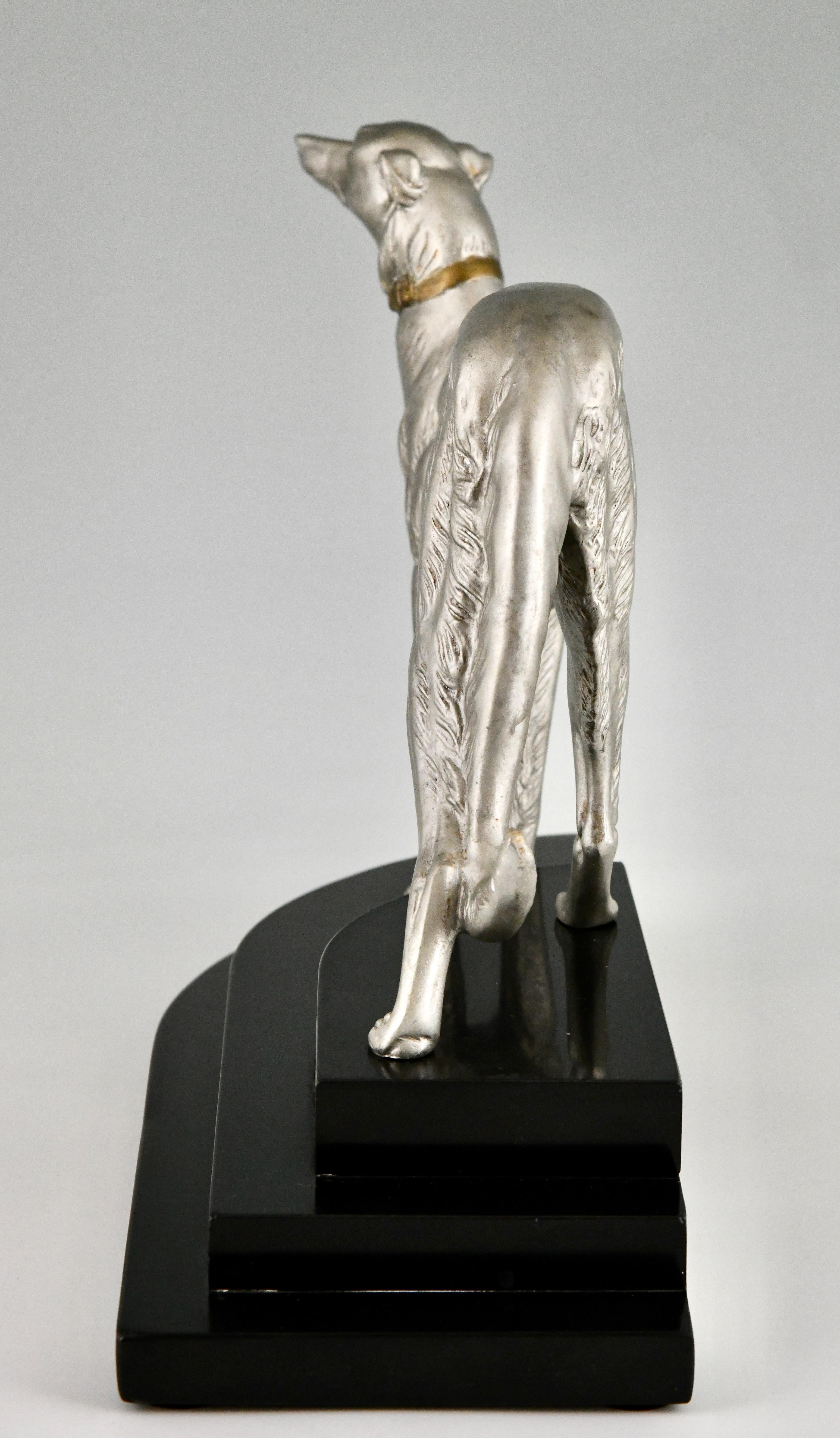 Milieu du XXe siècle Sculpture Art déco d'un chien Borzoi signée par Irenee Rochard France 1930