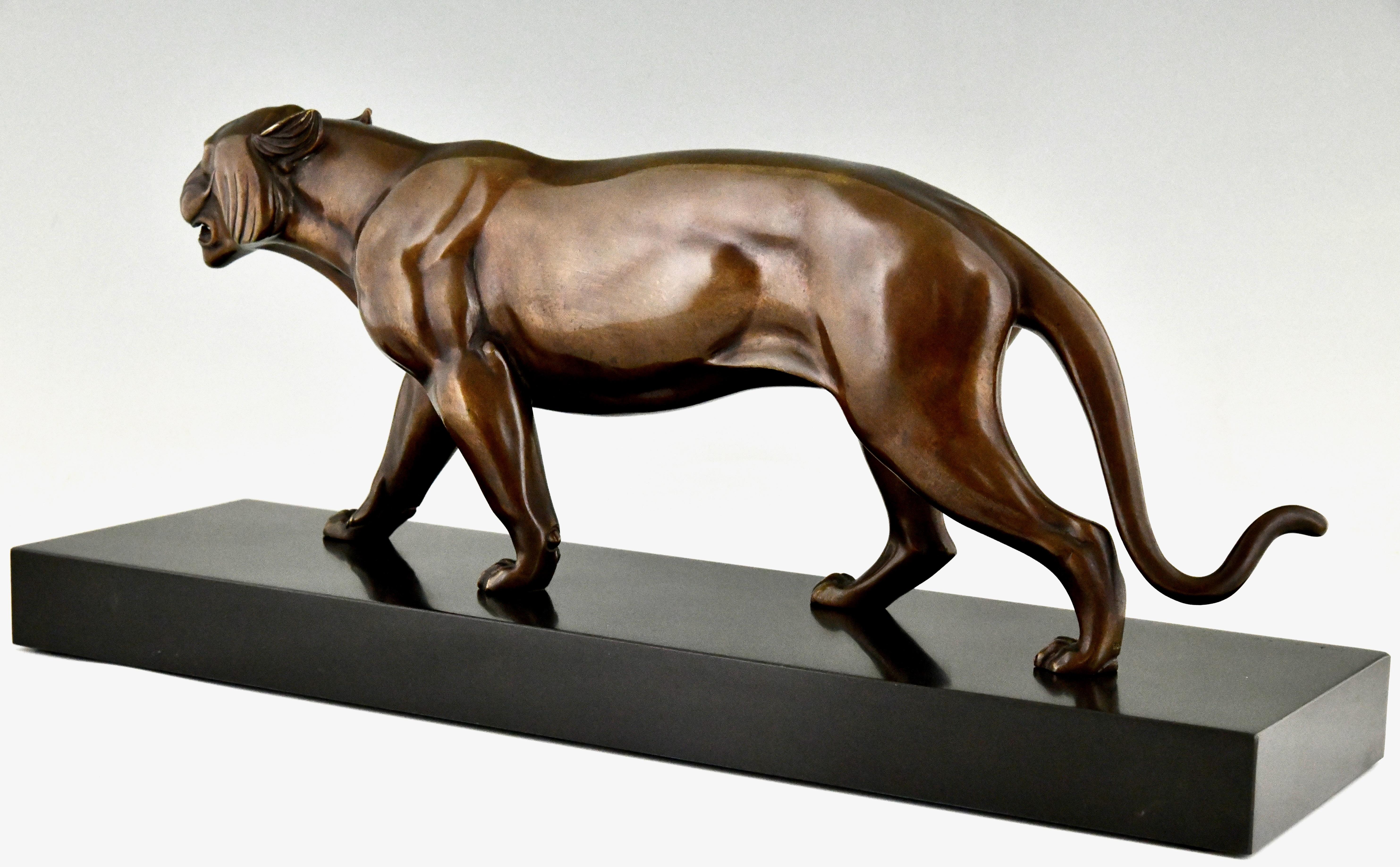 Art Deco Sculpture of a bronze Panther Signed by Irenee Rochard France 1930 For Sale 3