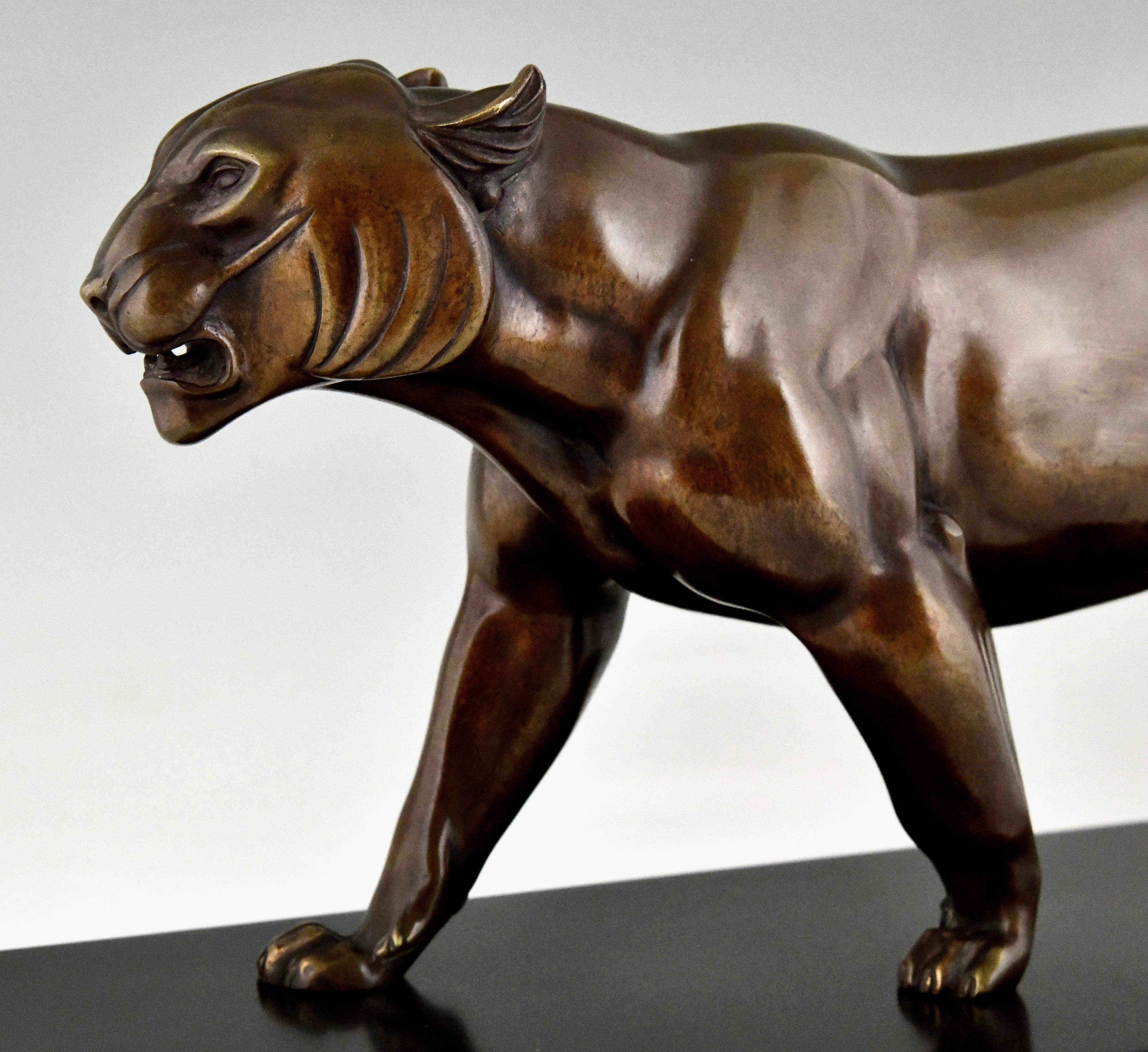 Art Deco Sculpture of a bronze Panther Signed by Irenee Rochard France 1930 For Sale 4