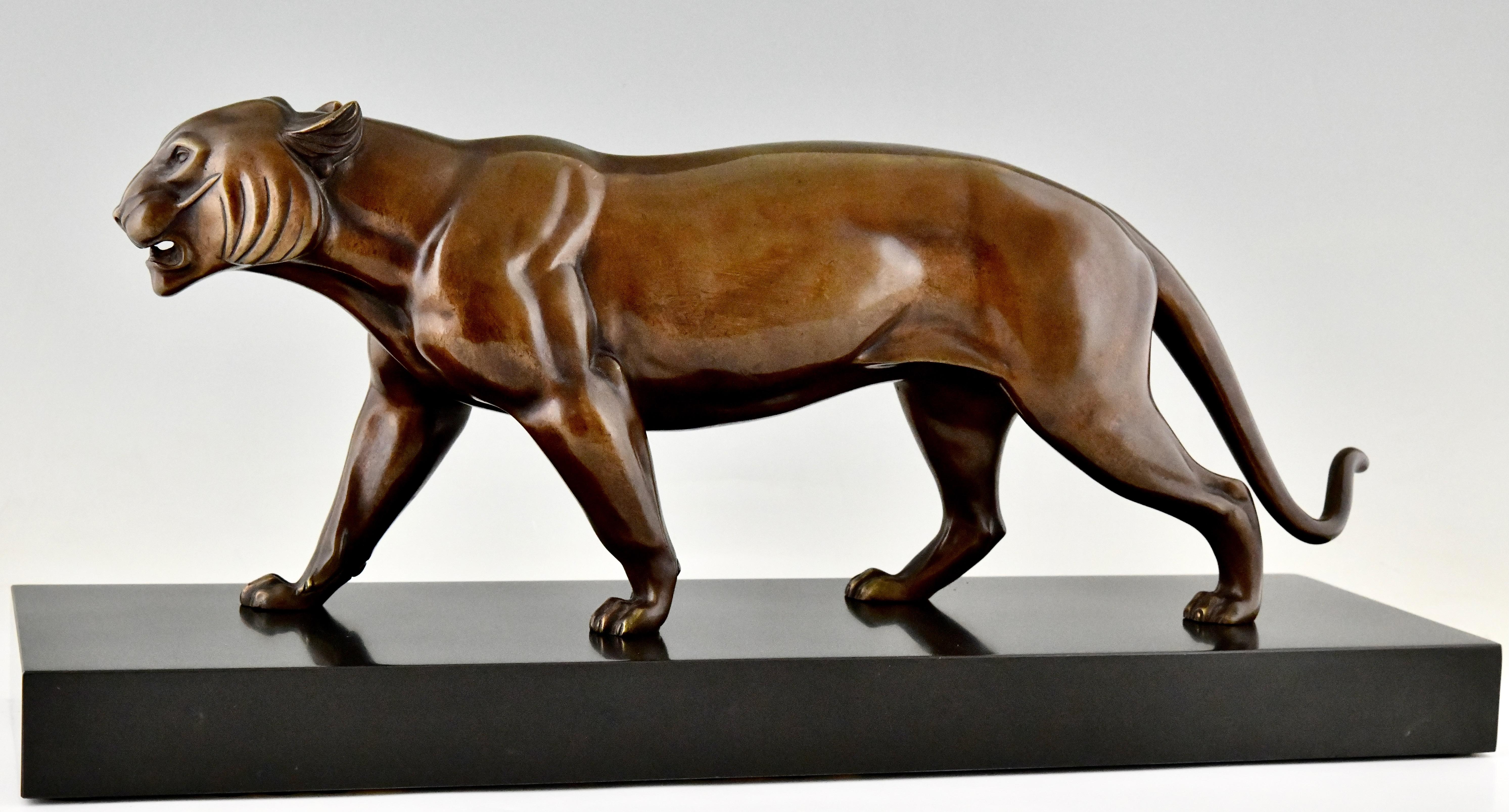 French Art Deco Sculpture of a bronze Panther Signed by Irenee Rochard France 1930 For Sale