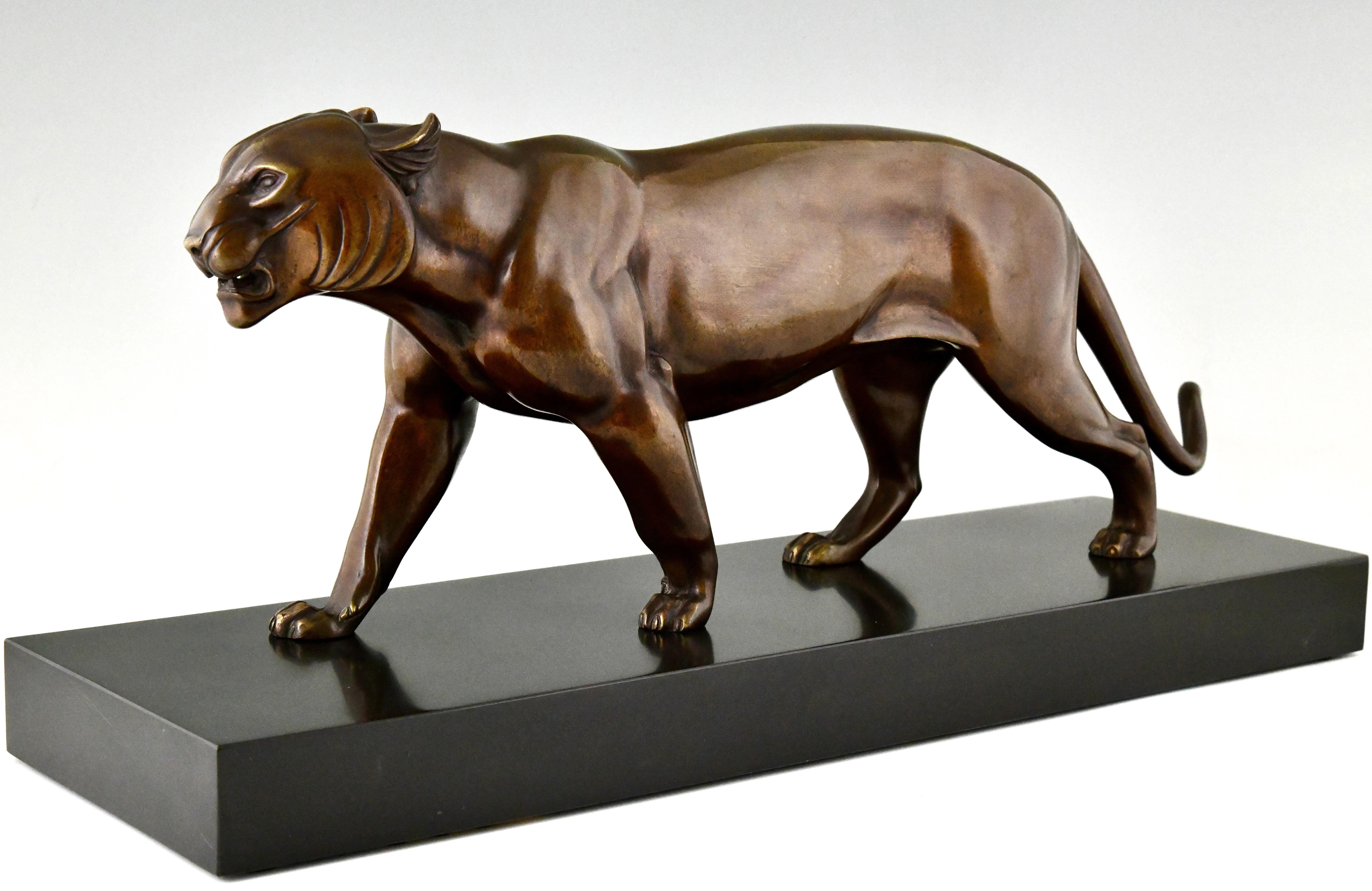 Patinated Art Deco Sculpture of a bronze Panther Signed by Irenee Rochard France 1930 For Sale