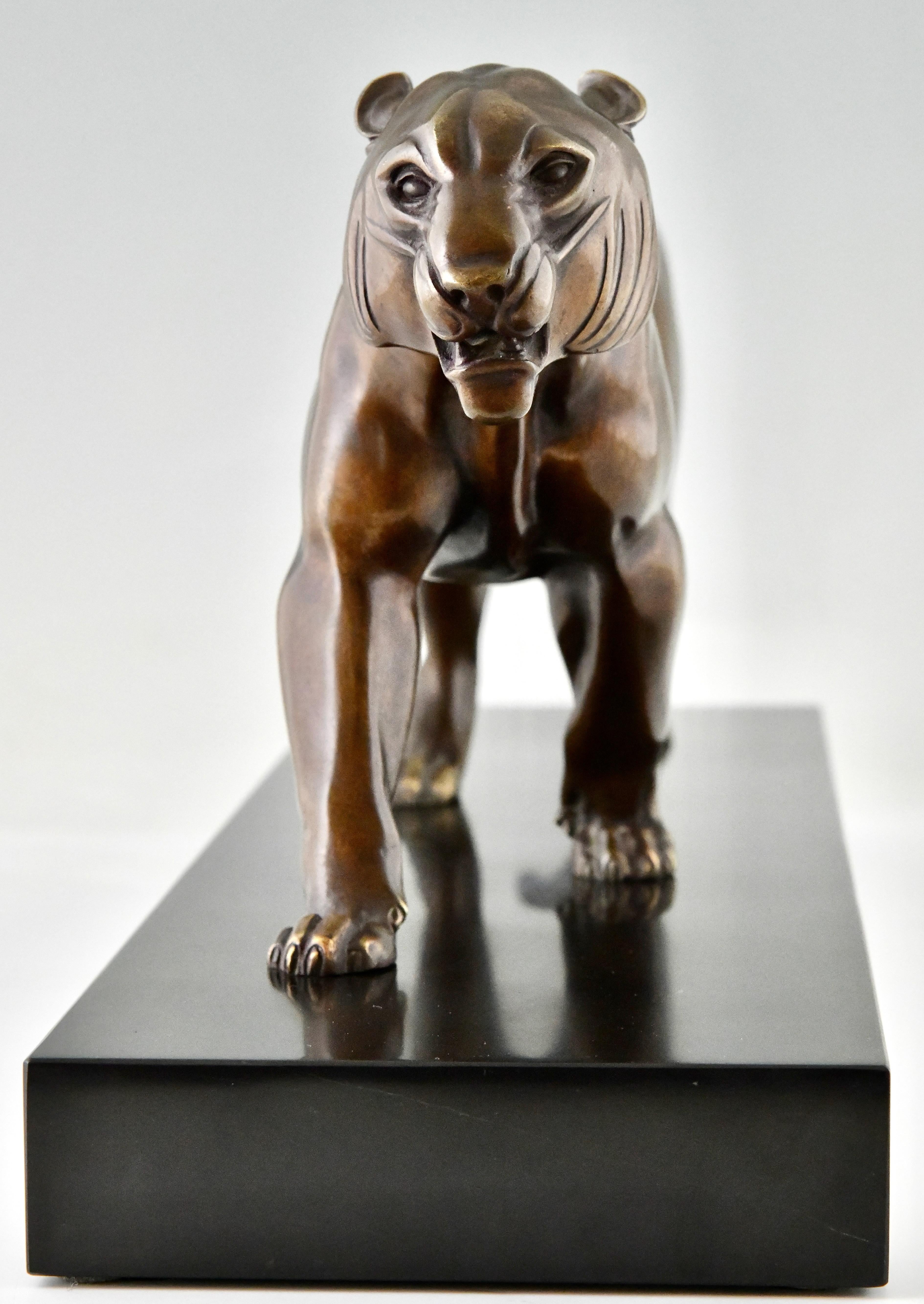 Art Deco Sculpture of a bronze Panther Signed by Irenee Rochard France 1930 In Good Condition For Sale In Antwerp, BE