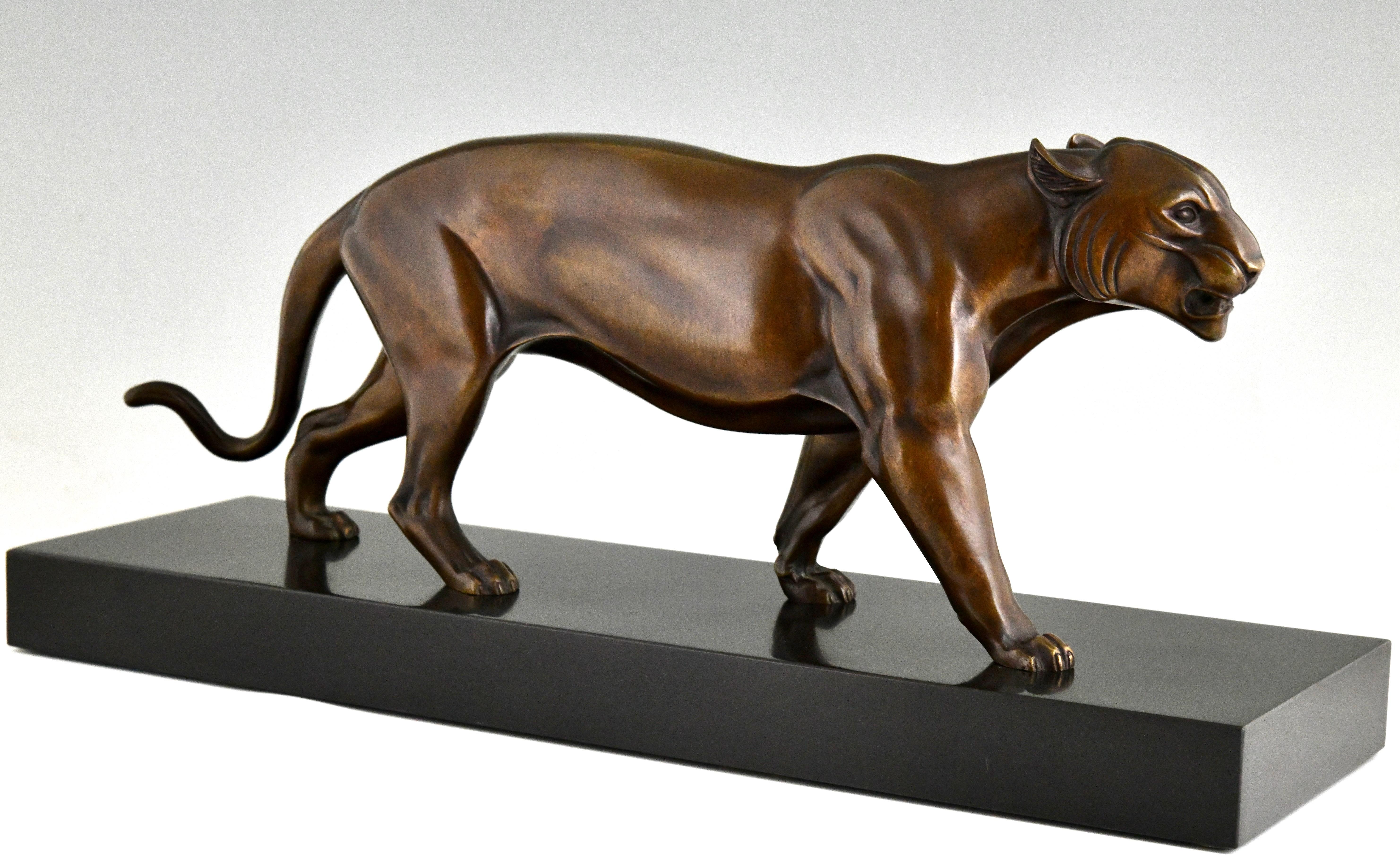 Mid-20th Century Art Deco Sculpture of a bronze Panther Signed by Irenee Rochard France 1930 For Sale