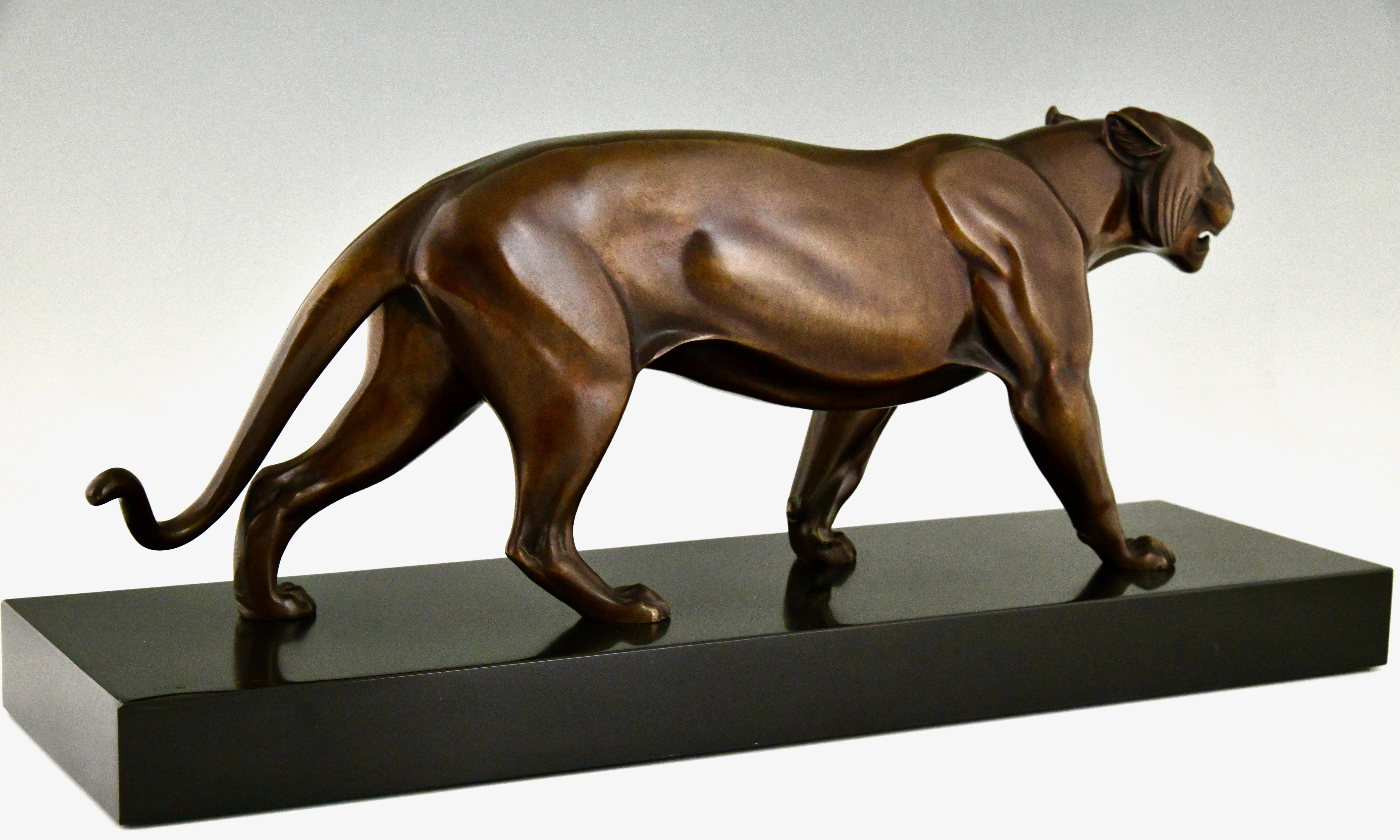 Art-déco-Skulptur eines bronzenen Panthers, signiert von Irenee Rochard, Frankreich 1930 (Bronze) im Angebot