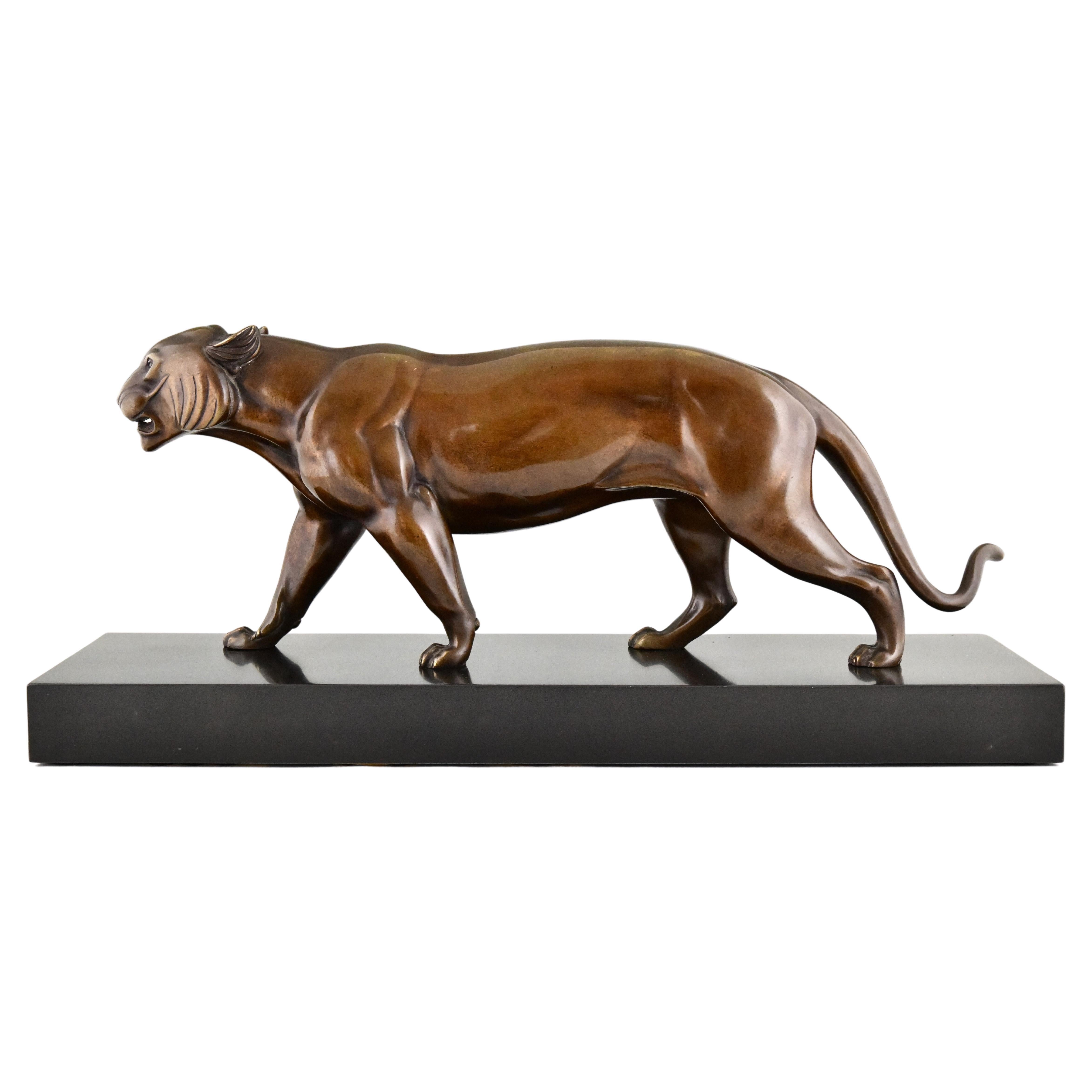 Art Deco Sculpture of a bronze Panther Signed by Irenee Rochard France 1930 For Sale