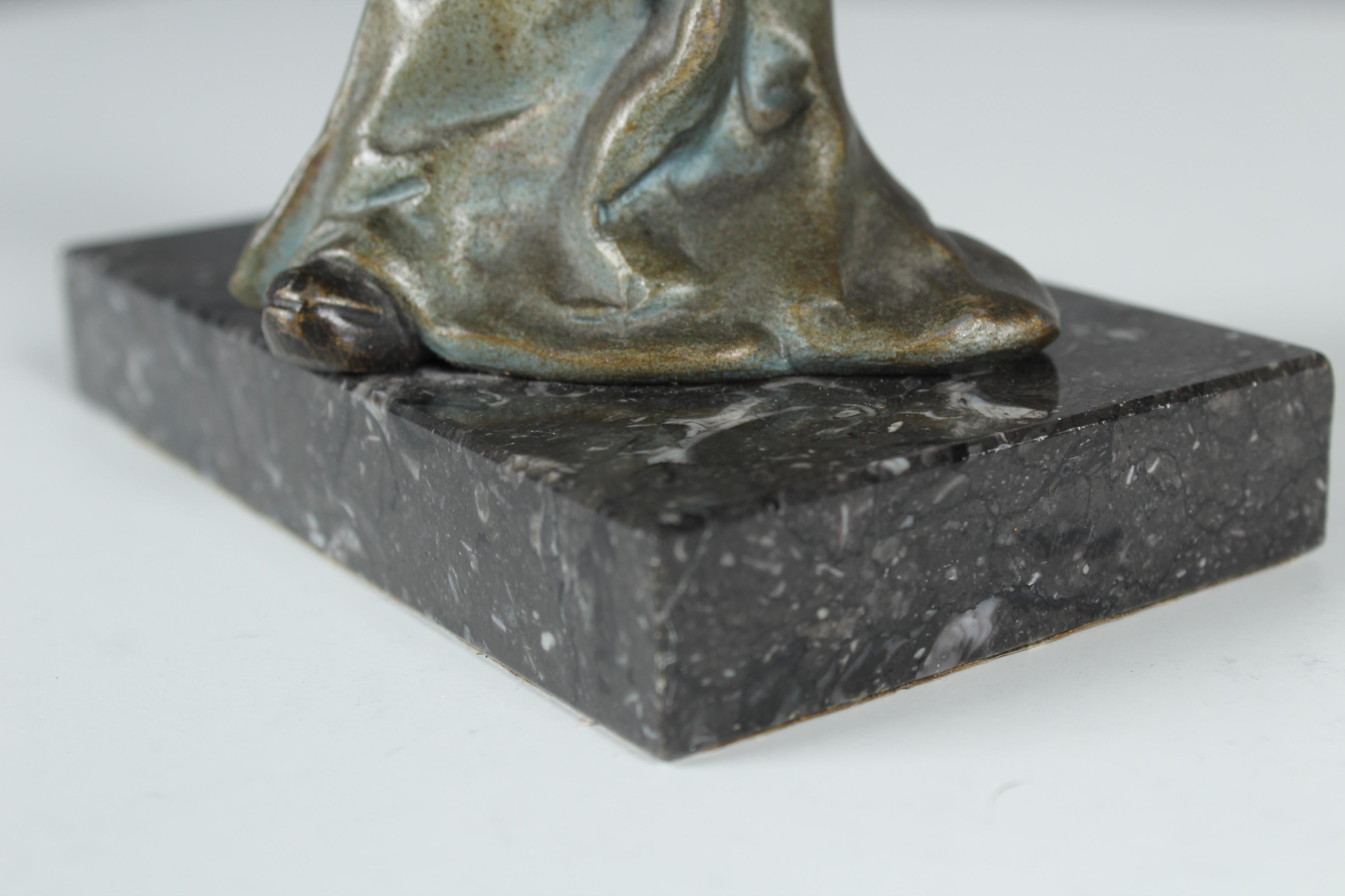 Zinco Scultura Art Deco di una ragazza cinese, geisha, firmata Géo Maxim in vendita