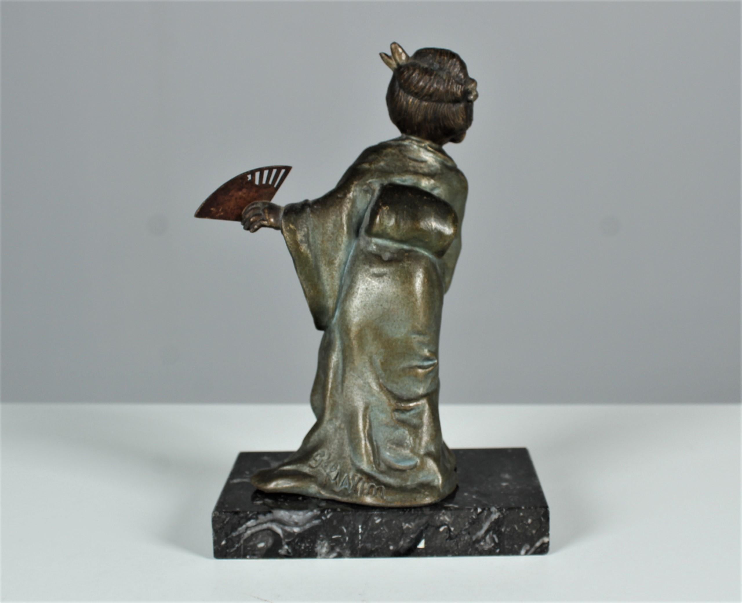 Sculpture Art Déco d'une jeune fille chinoise, Geisha, signée Géo Maxim en vente 3