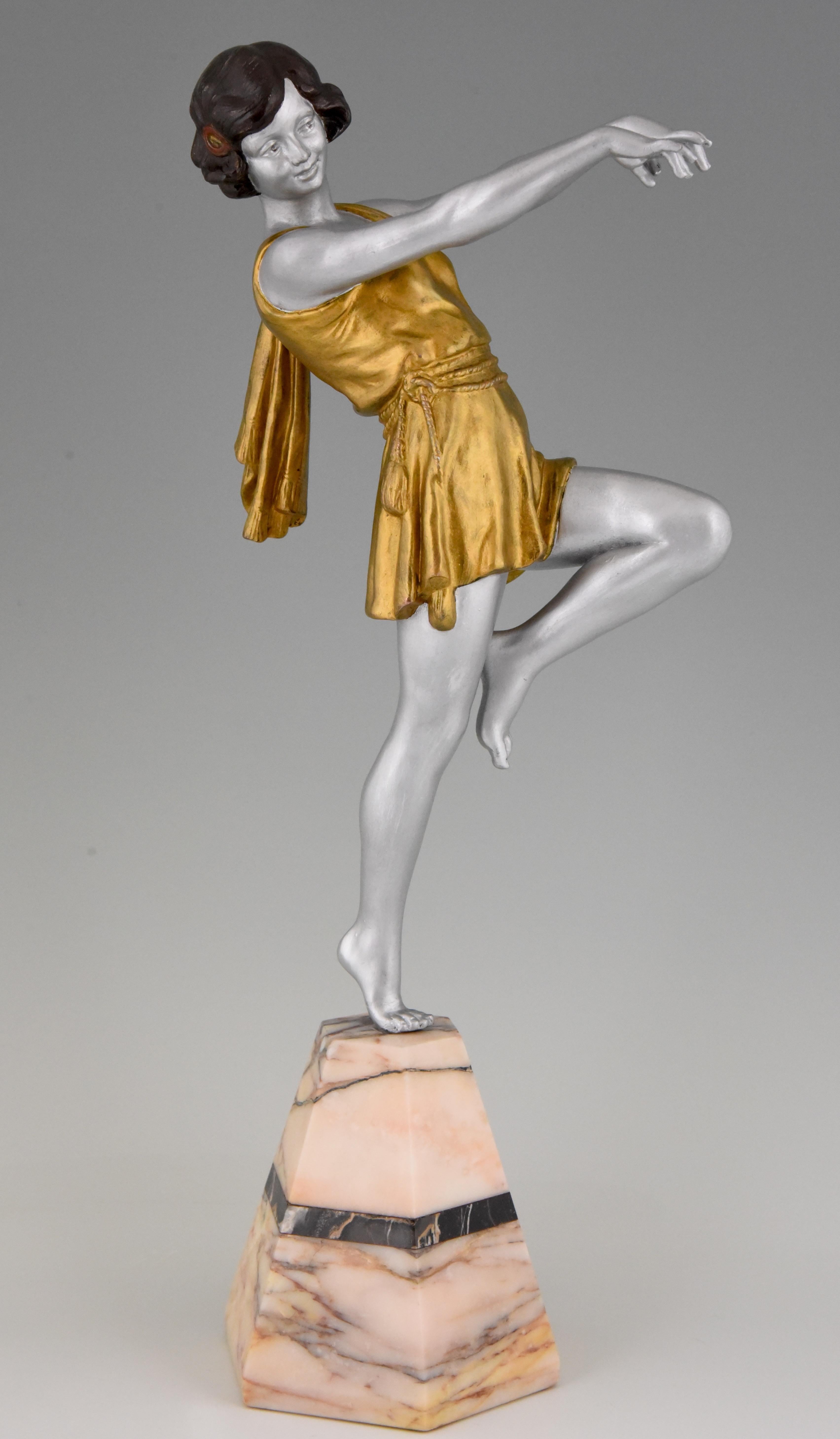 Lovely Art Deco sculpture of a dancer on a marble base signed by Emile Cartier, cold painted multi-color patina, France, 1930.
This model is illustrated on page 440 of the book? “Bronzes, sculptors and founders” by H. Berman, Abage.? “Art deco