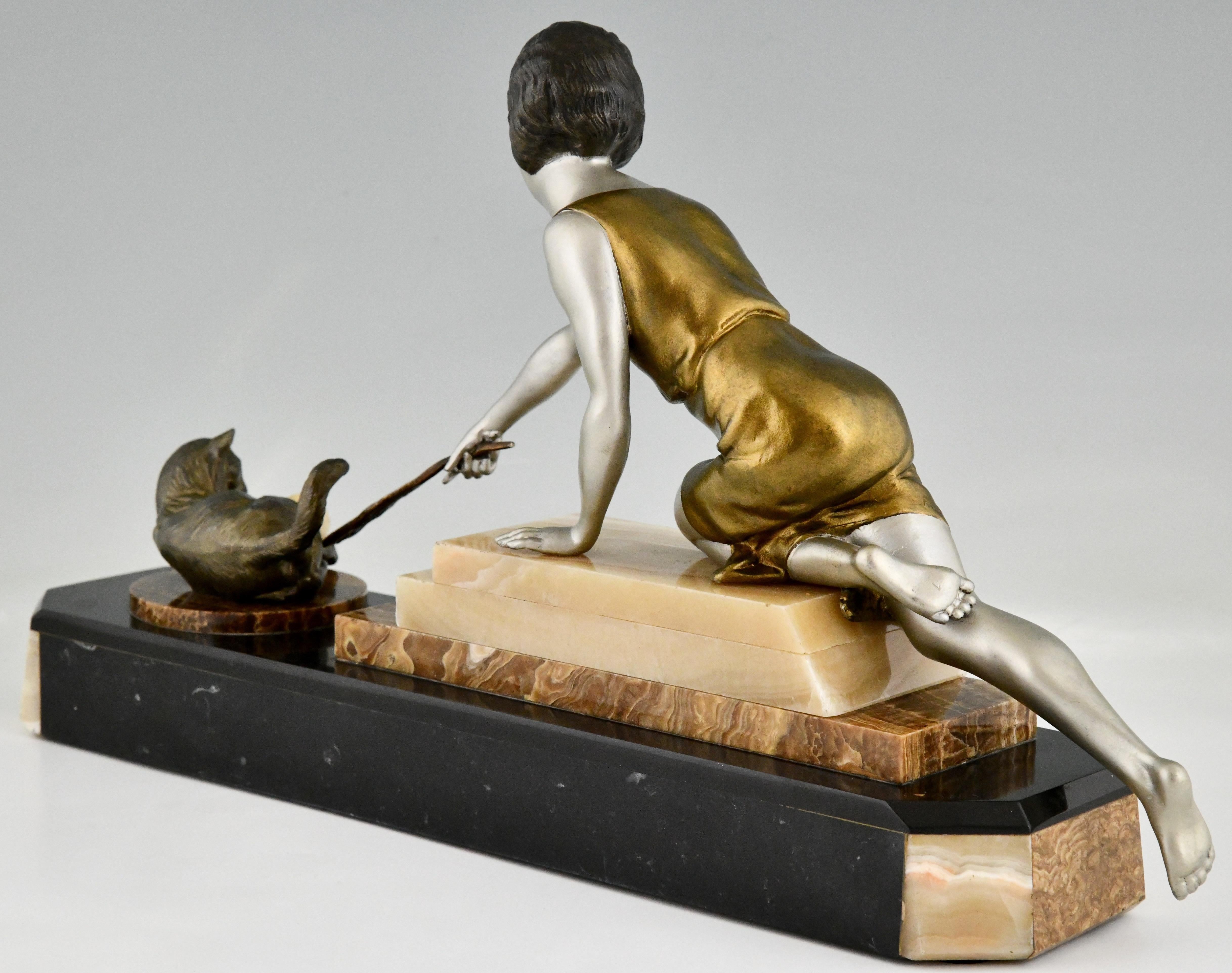 Art Deco Sculpture of a Girl Playing with a Cat by Uriano France 1930 In Good Condition For Sale In Antwerp, BE