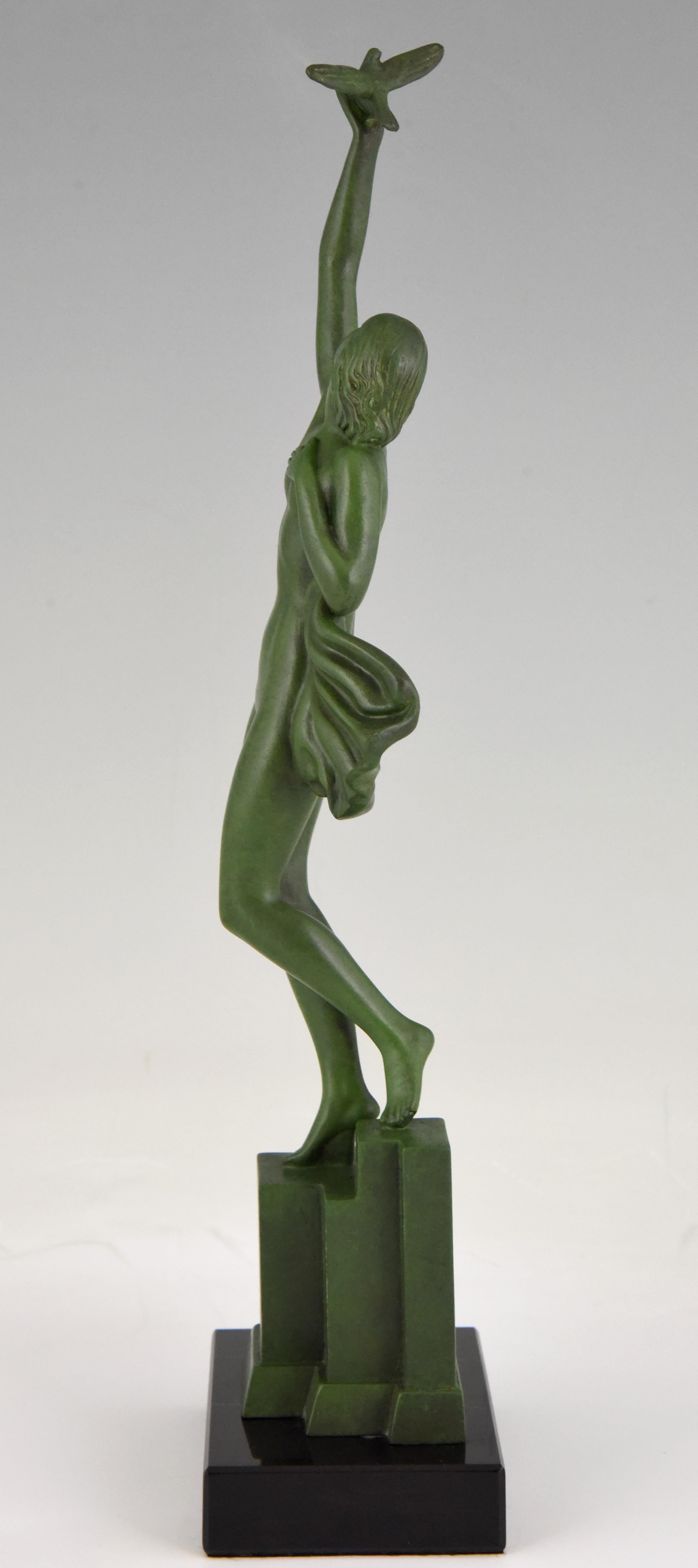 Art-Déco-Skulptur eines Akts mit Taube Fayral Pierre Le Faguays, Frankreich, 1930 (Art déco)