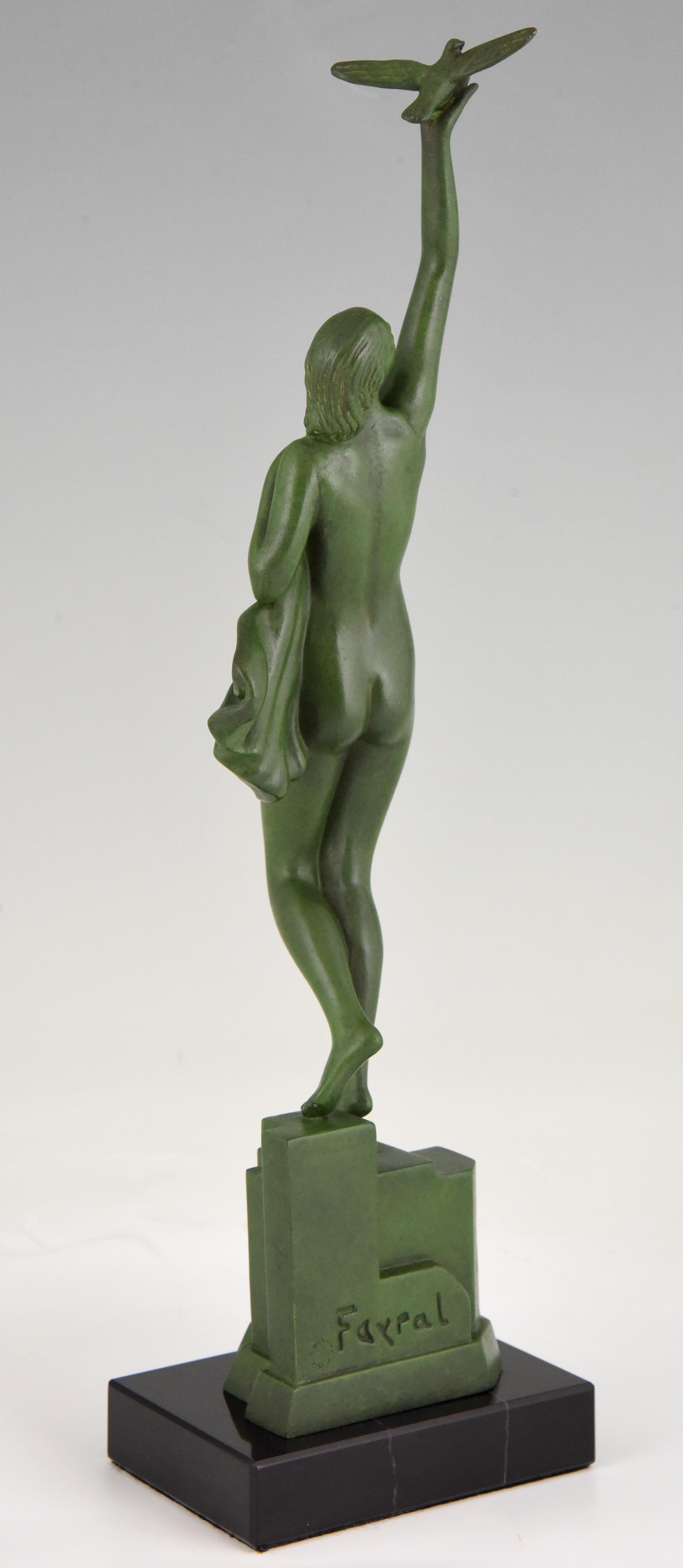 Art-Déco-Skulptur eines Akts mit Taube Fayral Pierre Le Faguays, Frankreich, 1930 (Französisch)