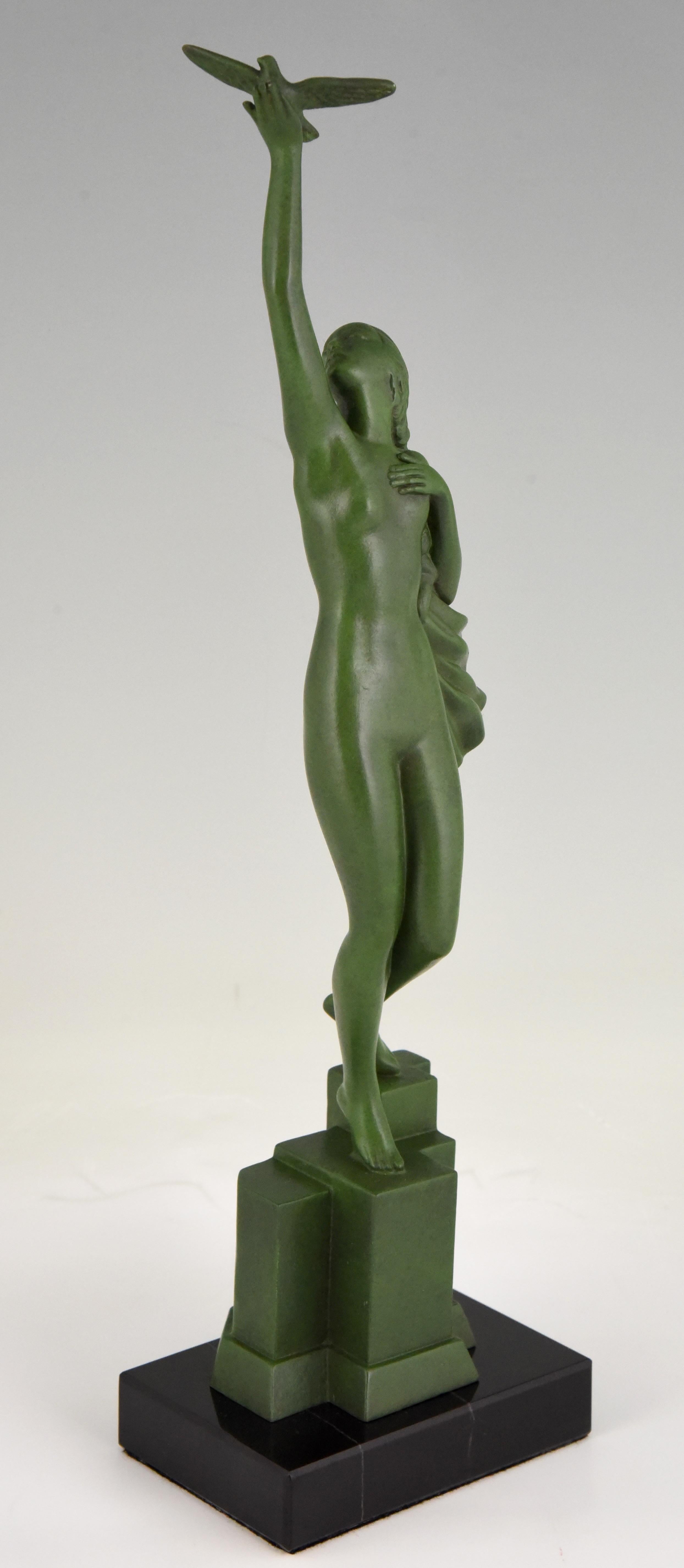 Art Deco Sculpture of a Nude with Dove Fayral Pierre Le Faguays, France, 1930 In Good Condition In Antwerp, BE