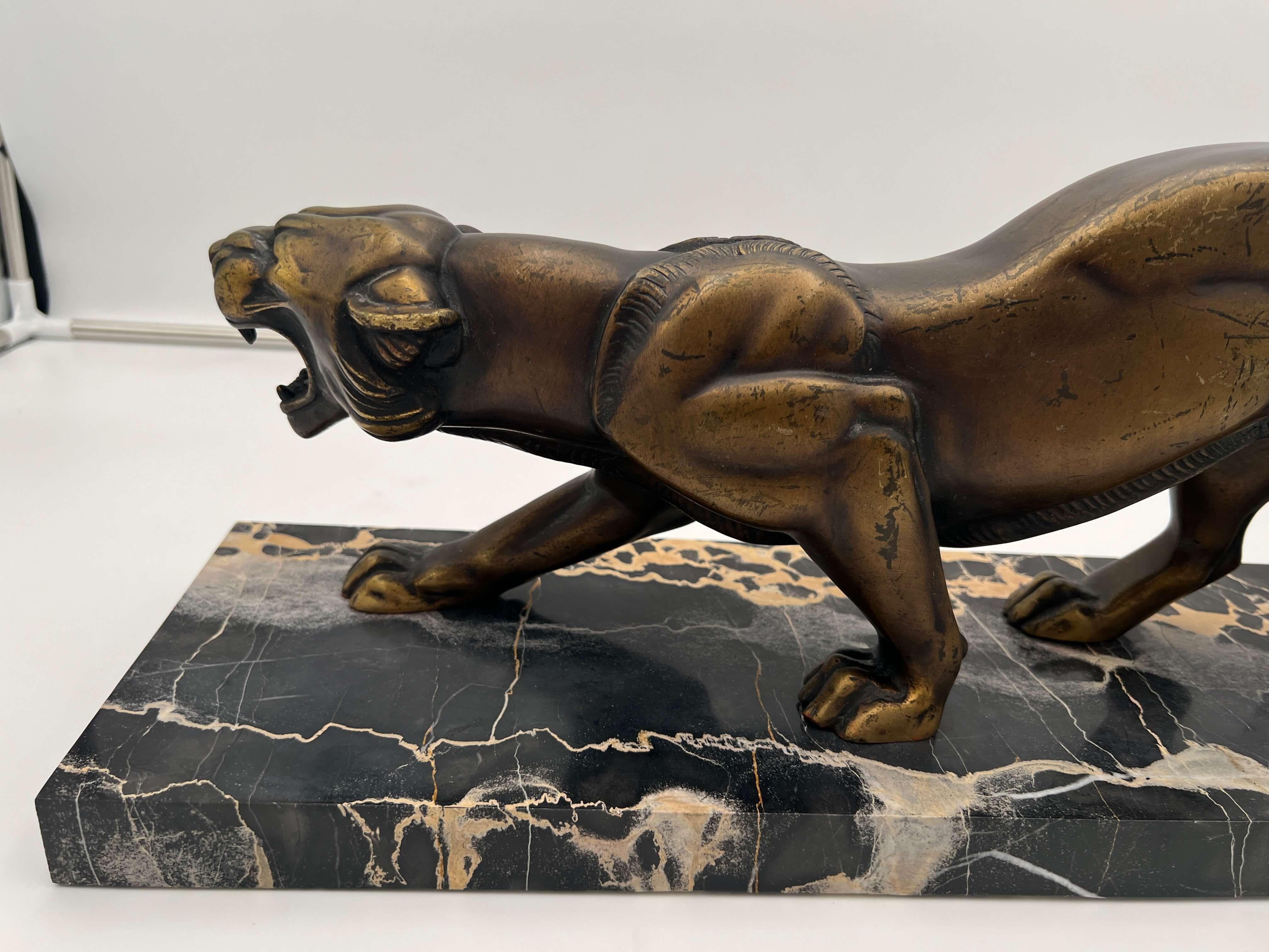 Art Deco Sculpture of a Panther, Bronze Cast, Marble, France circa 1930 For Sale 6