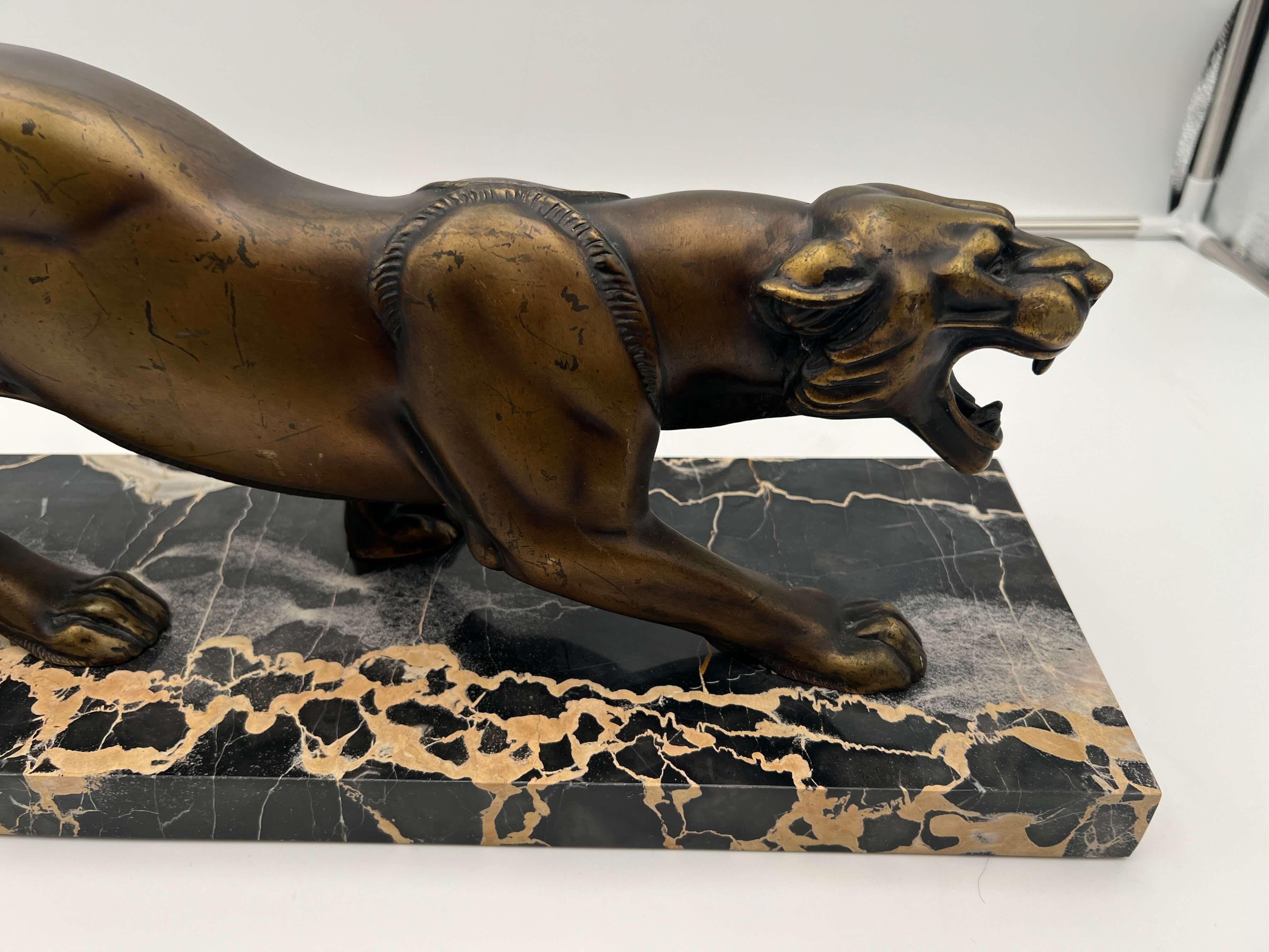 Art-Déco-Skulptur eines Panthers, Bronzeguss, Marmor, Frankreich um 1930 im Angebot 1