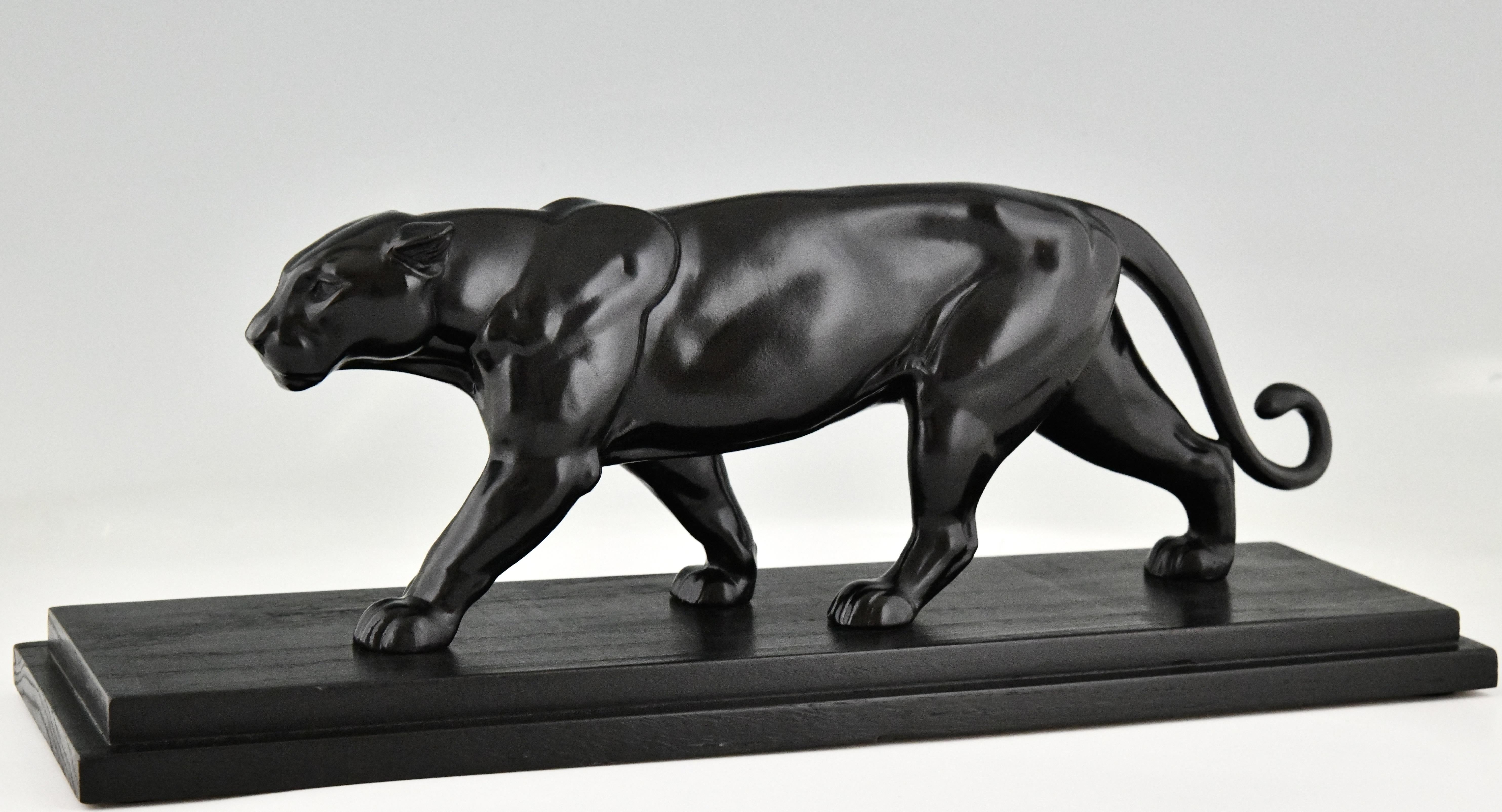 Art Deco sculpture of a panther by Alexandre Ouline.
The artist worked in France between 1918-1940.
The sculpture is cast in Art Metal and has a black patina, it stands on a black wooden base. 
France ca. 1930.