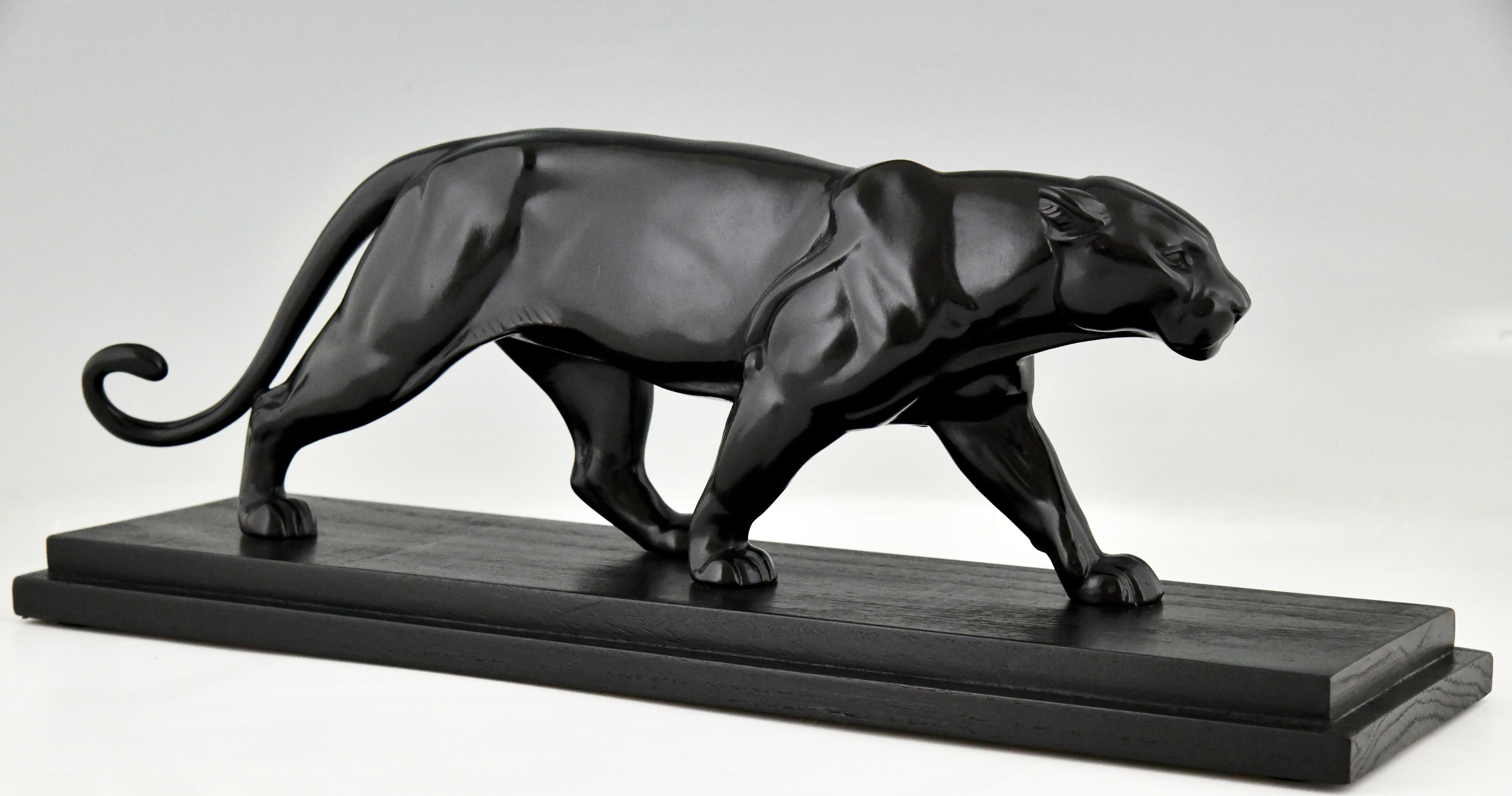 Art Deco Sculpture of a Panther by Alexandre Ouline, France 1930 In Good Condition In Antwerp, BE