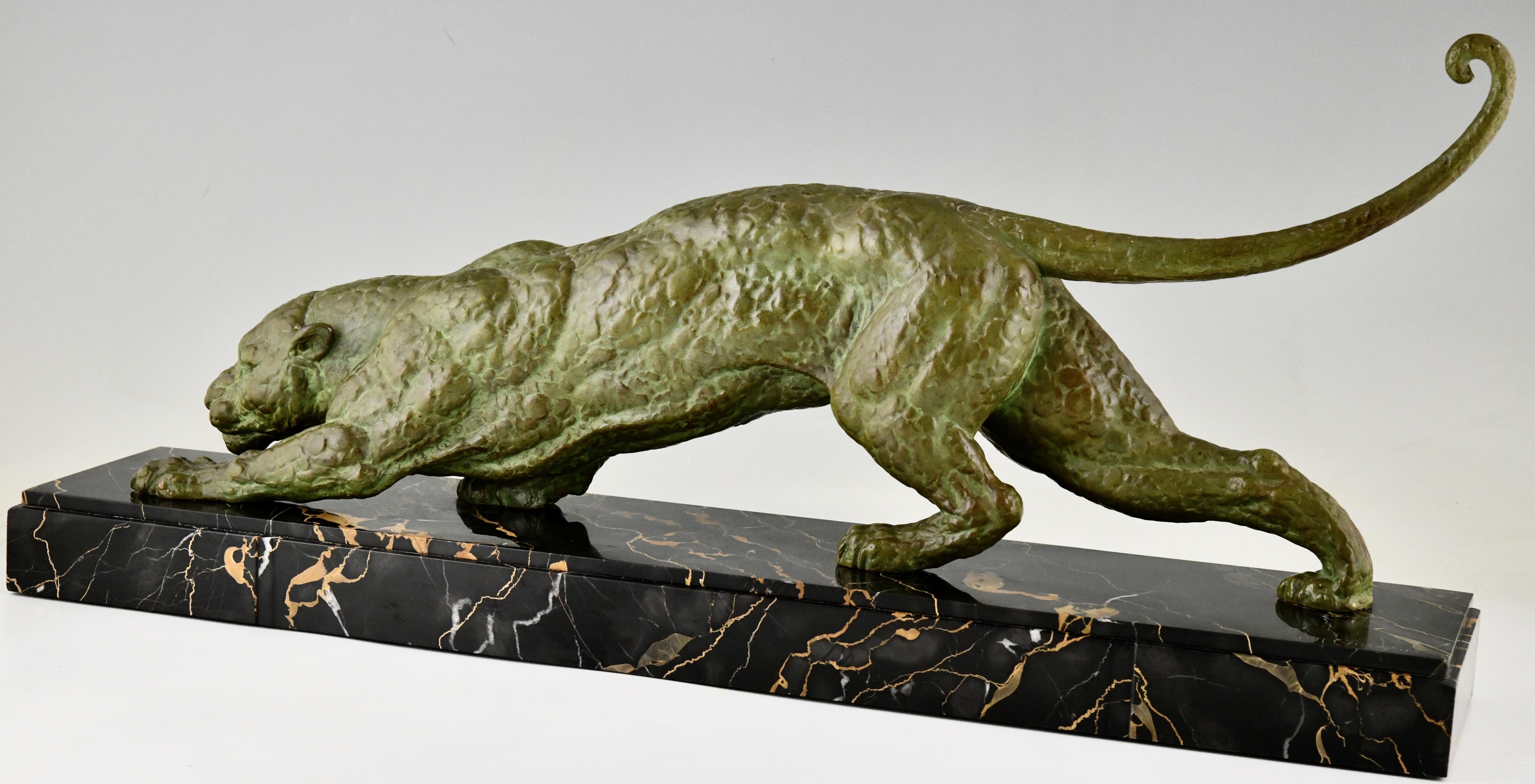 Art Deco Sculpture of a Panther by Demetre Chiparus France 1930 For Sale 2
