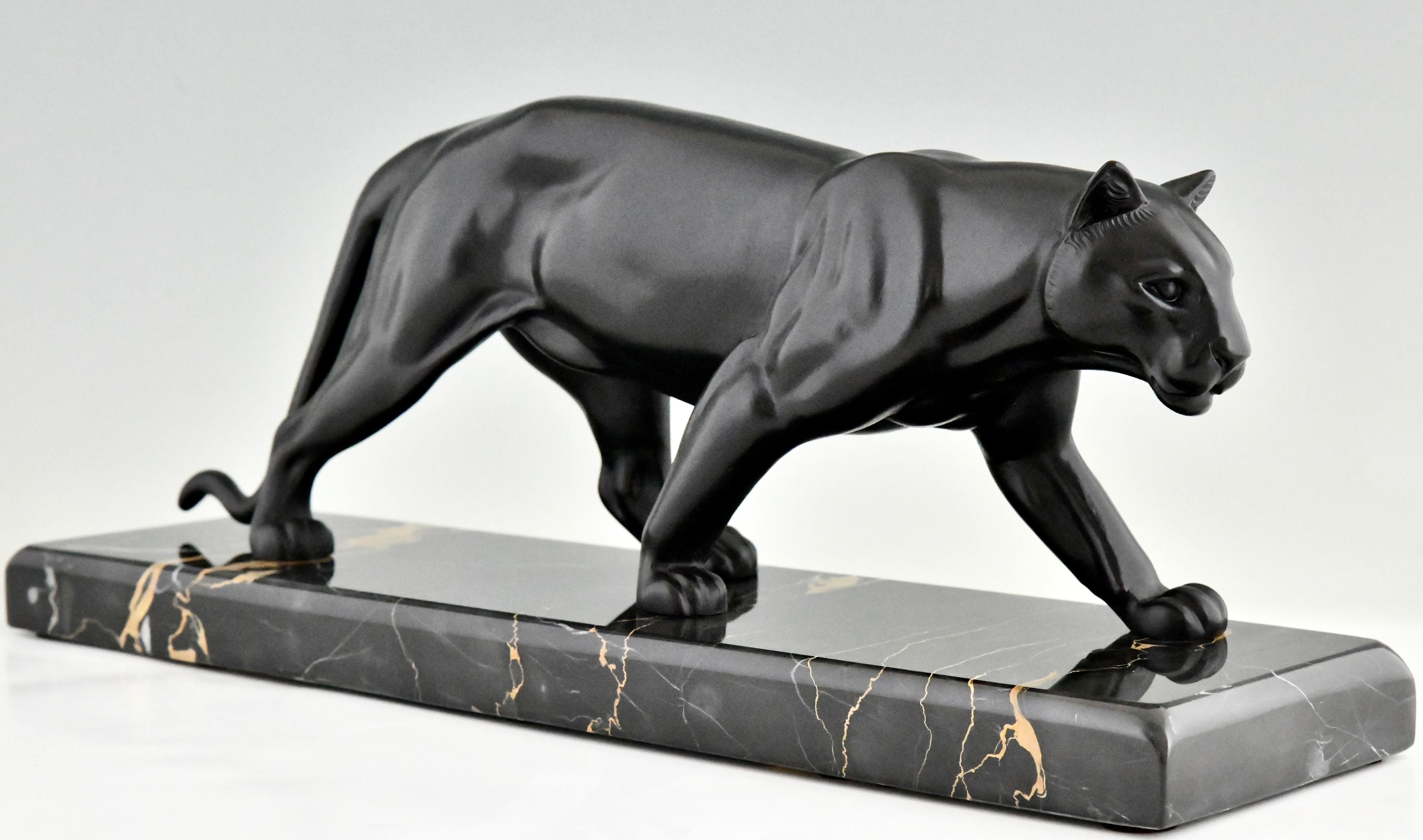 Art déco-Skulptur eines Panthers im Art déco-Stil von M. Leducq, Frankreich 1930 (Französisch) im Angebot