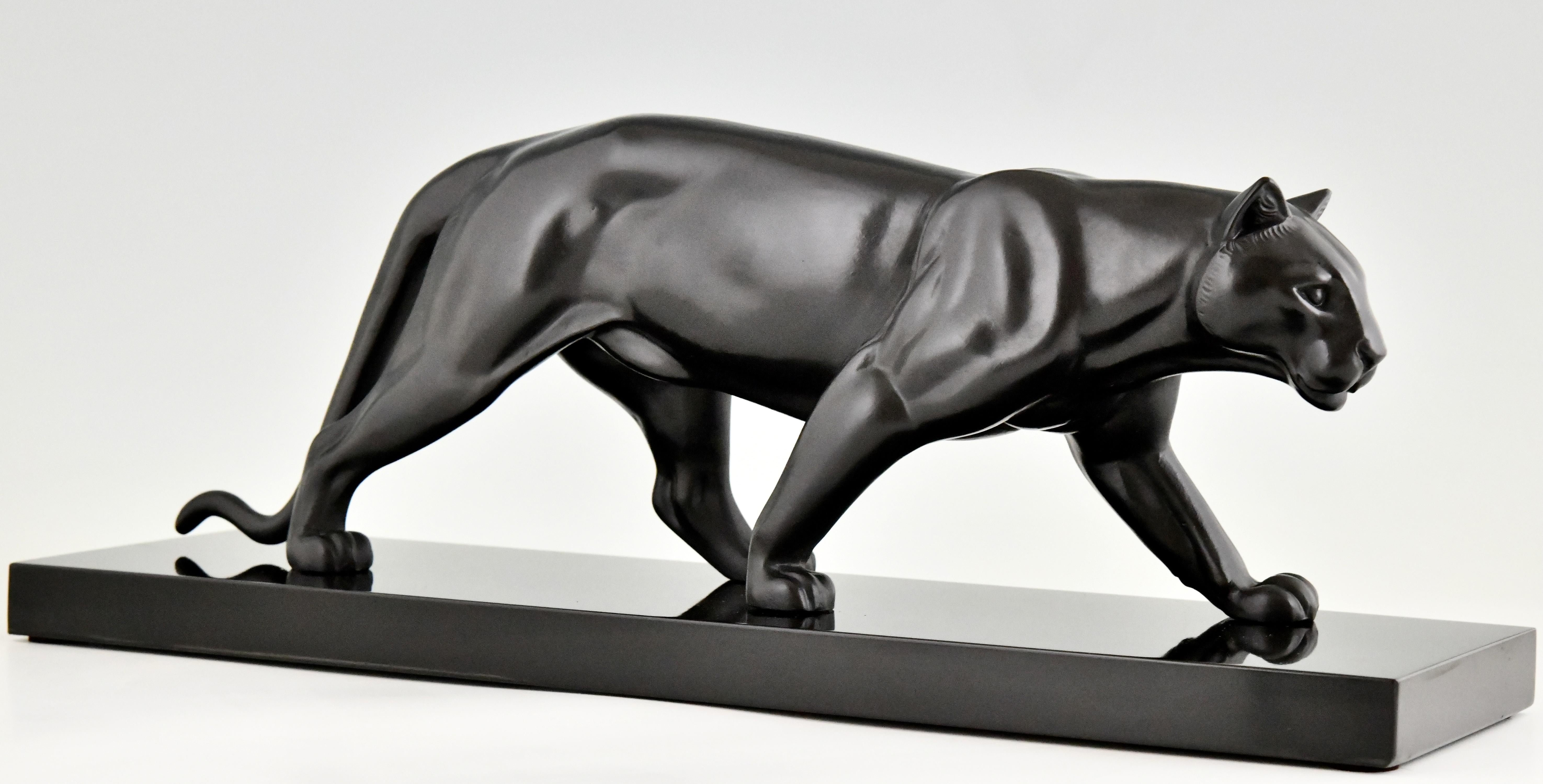 French Art Deco sculpture of a panther by M. Leducq, France 1930