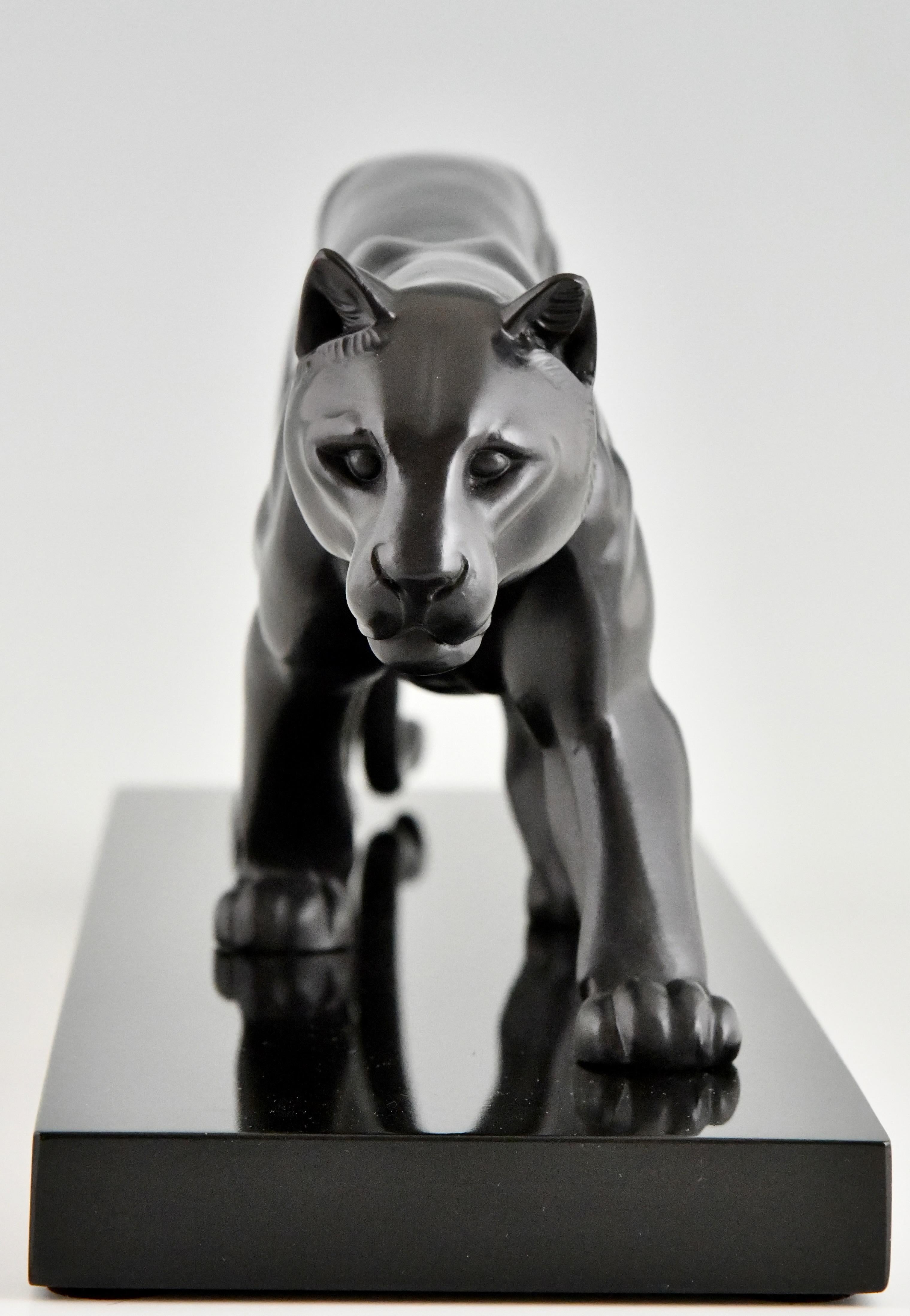 Art Deco sculpture of a panther by M. Leducq, France 1930 In Good Condition In Antwerp, BE
