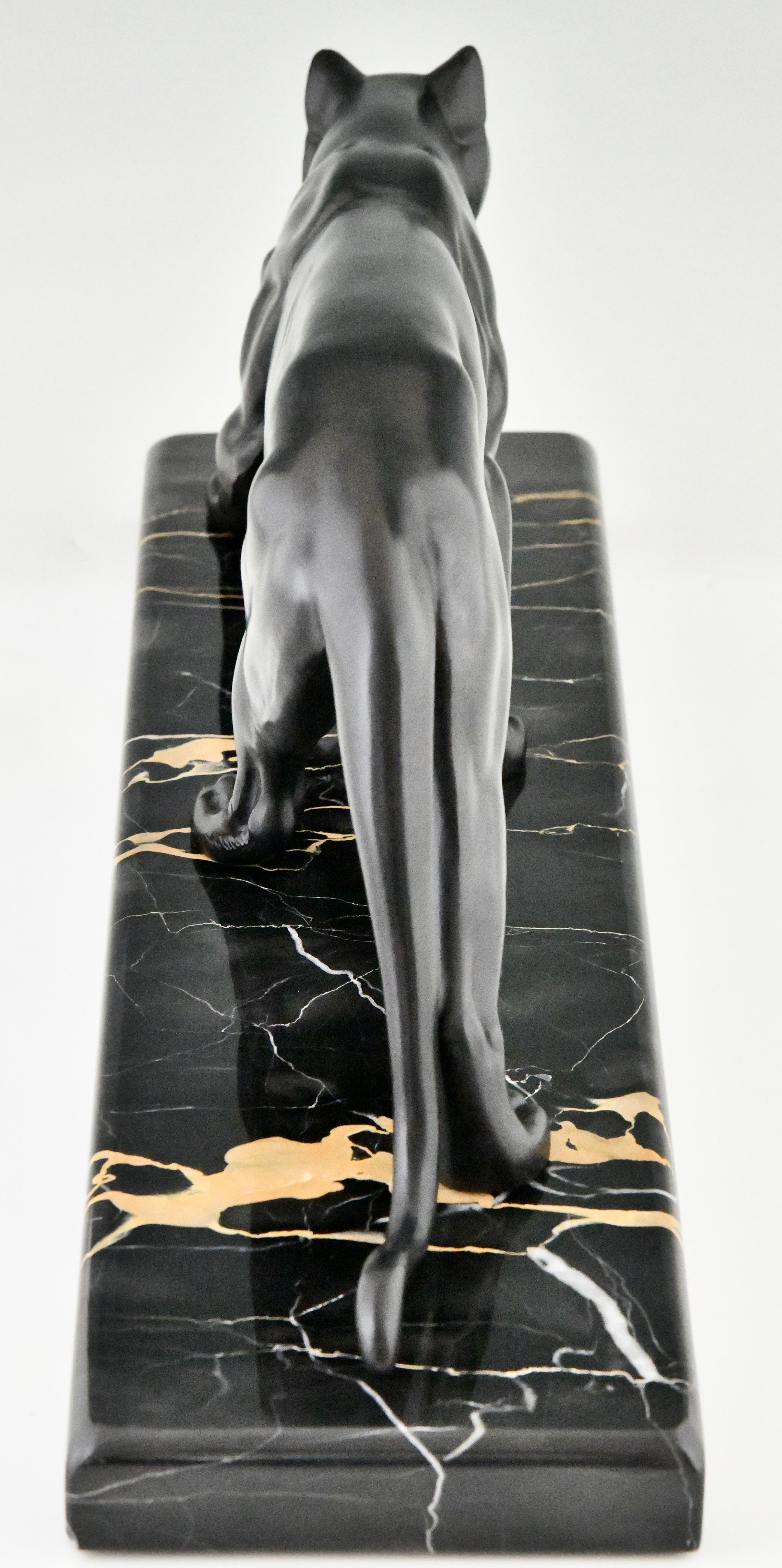 Art Deco sculpture of a panther by M. Leducq, France 1930 For Sale 2