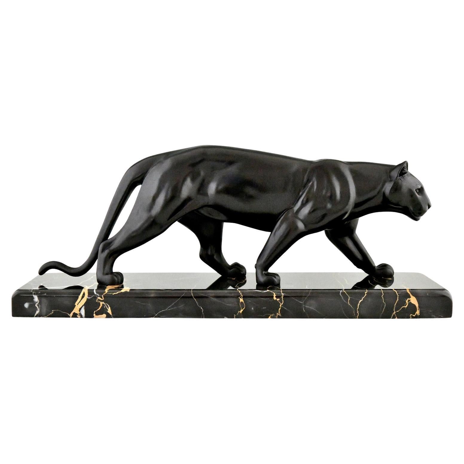 Art Deco sculpture of a panther by M. Leducq, France 1930 For Sale