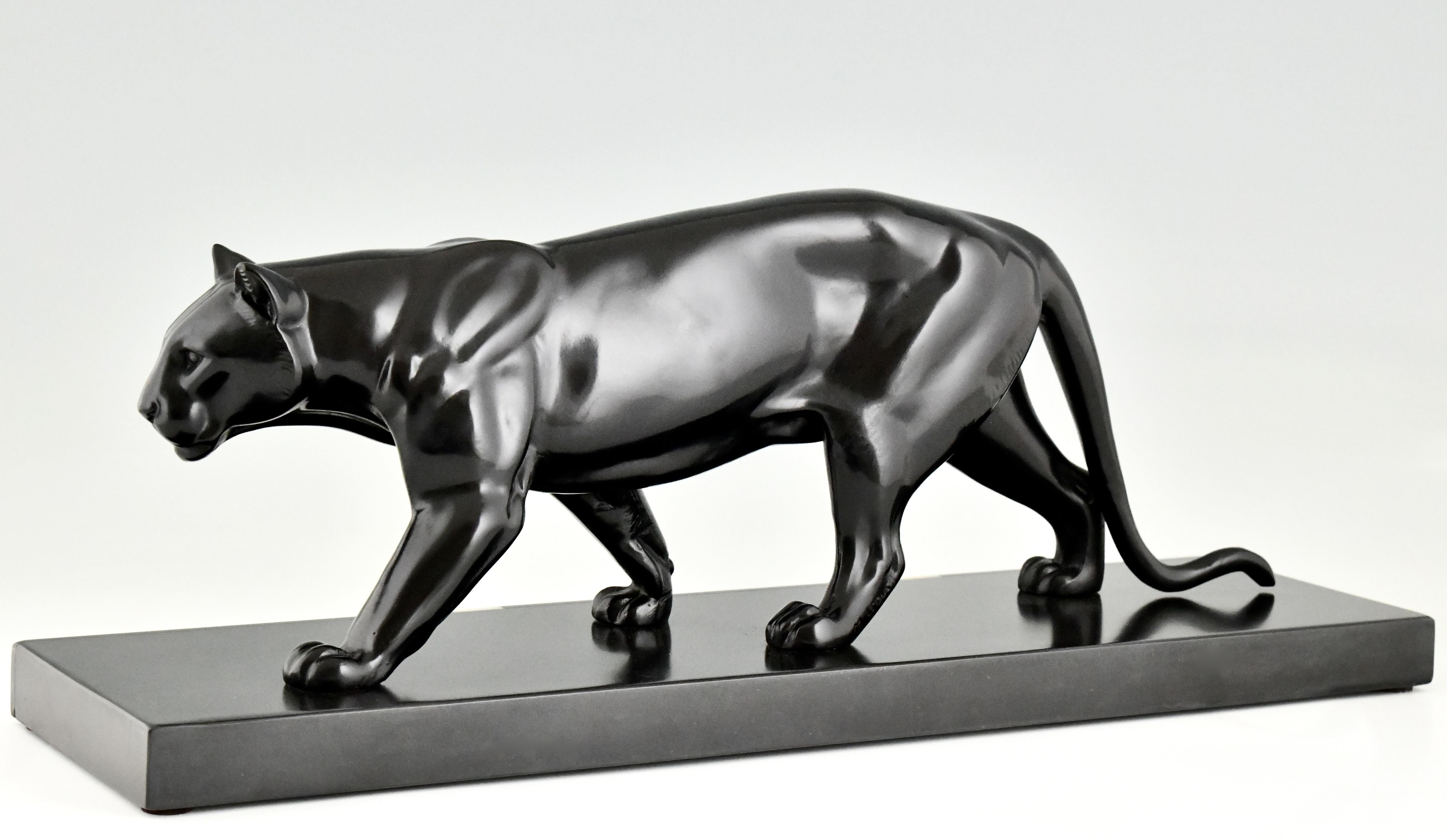 Art Deco Sculpture of a Panther by M. Leducq on Marble Base, France 1930 In Good Condition In Antwerp, BE