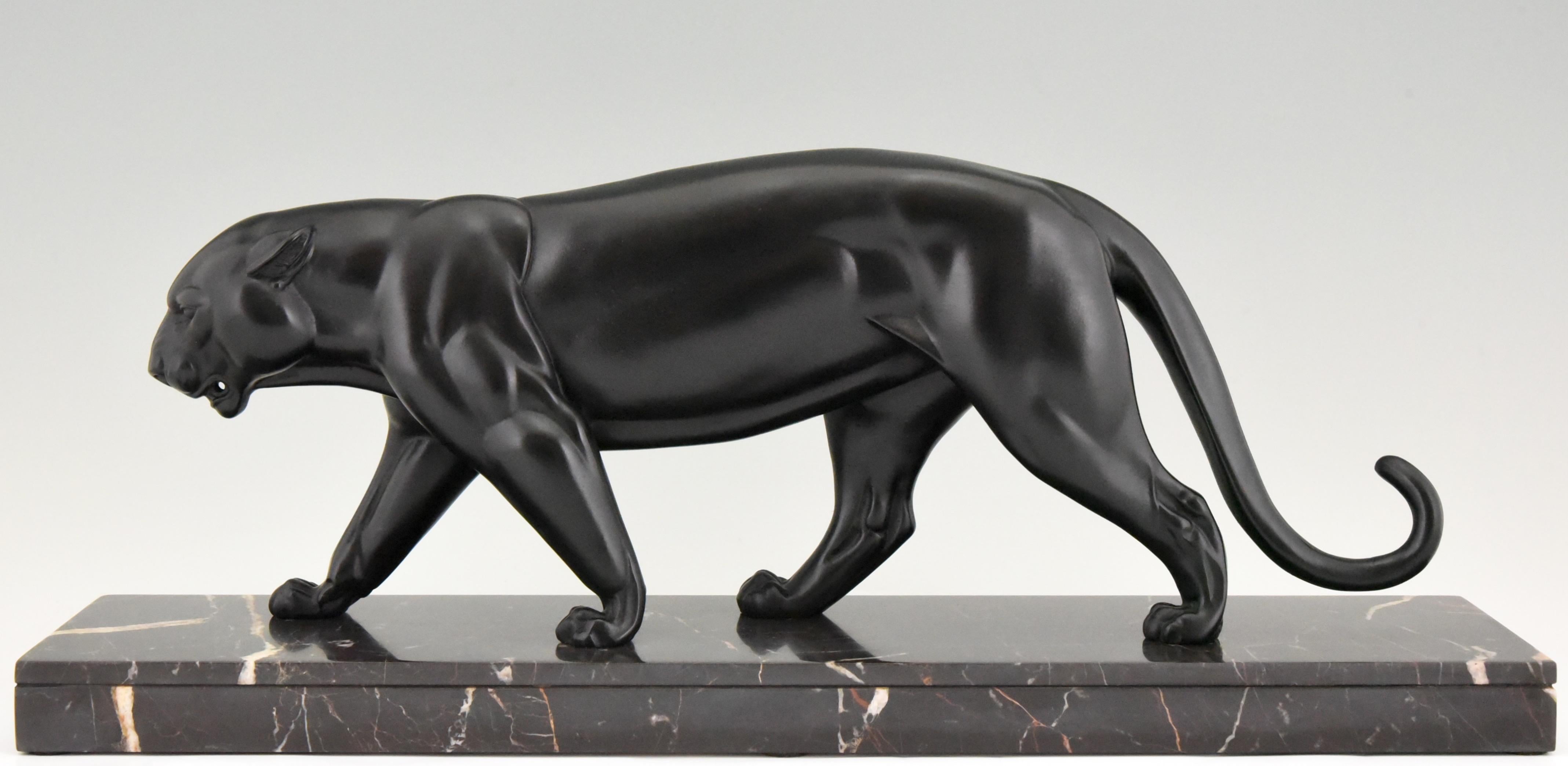 Art Deco sculpture of a walking panther signed by the well known French sculptor Irénée Rochard. The sculpture has a beautiful black patina and stands on a black marble base, circa 1930.
Literature:
Animals in bronze by Christopher Payne. Antique