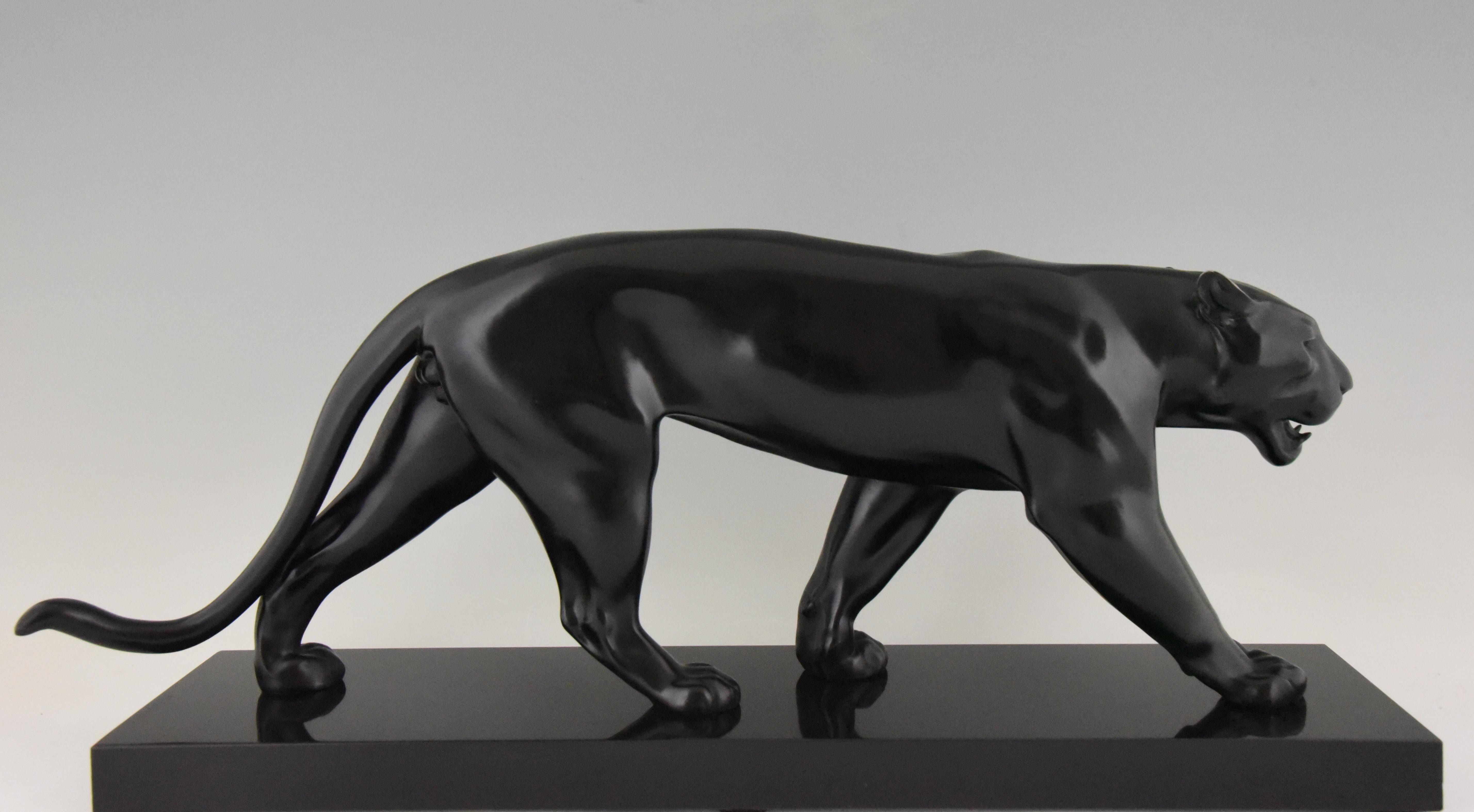 Patiné Sculpture Art Déco d'une panthère Max Le Verrier:: 1930