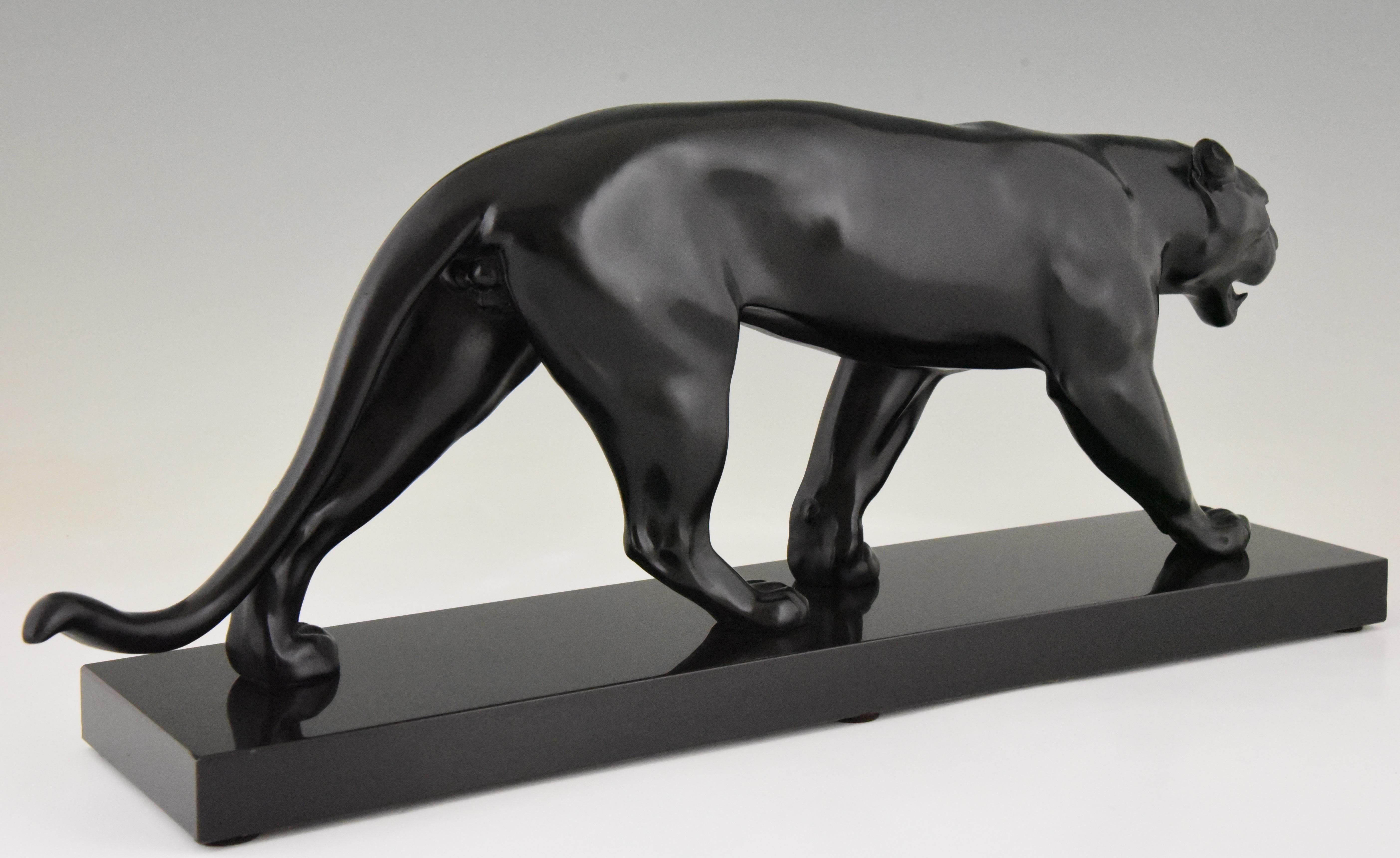 Sculpture Art Déco d'une panthère Max Le Verrier:: 1930 Bon état à Antwerp, BE
