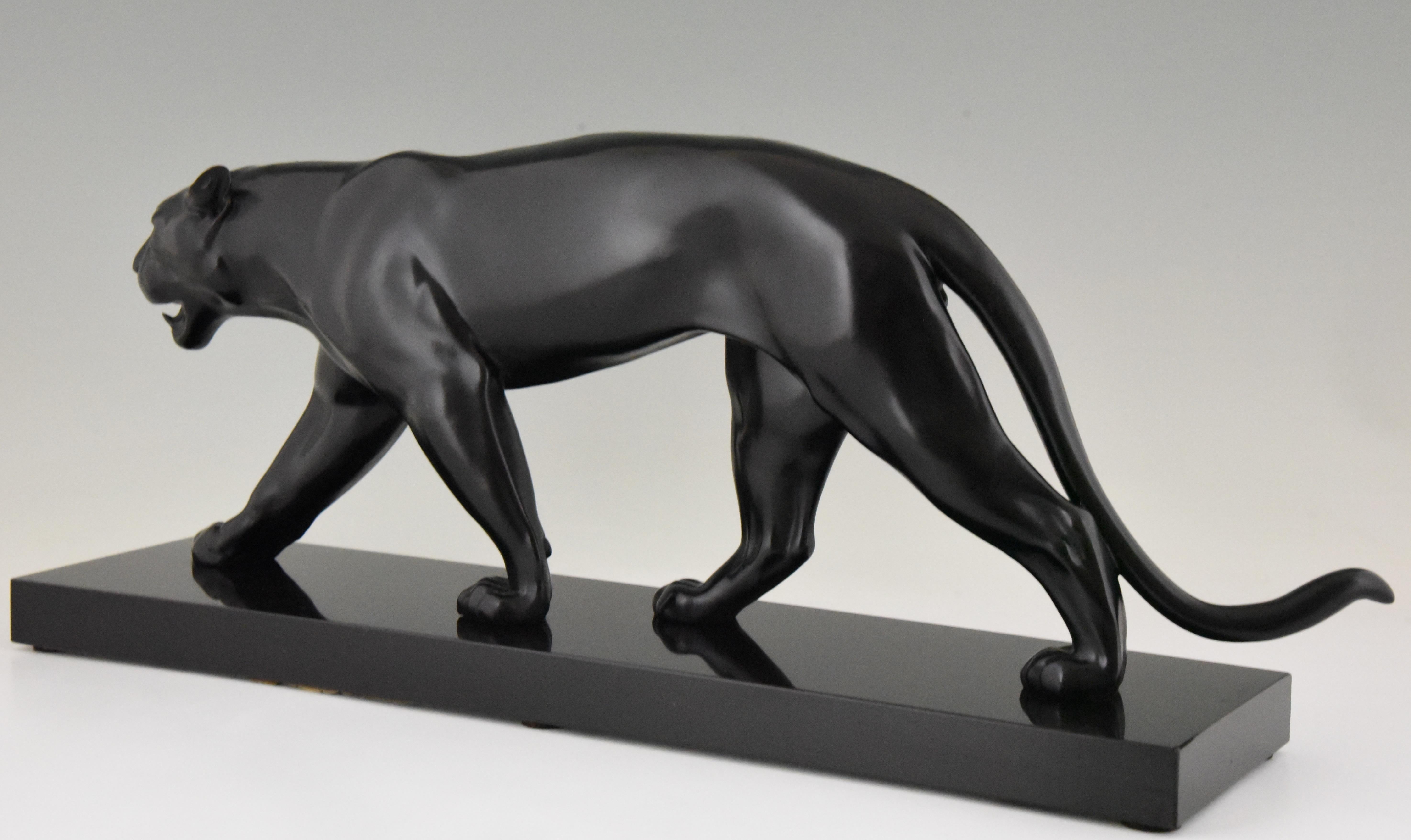 Métal Sculpture Art Déco d'une panthère Max Le Verrier:: 1930