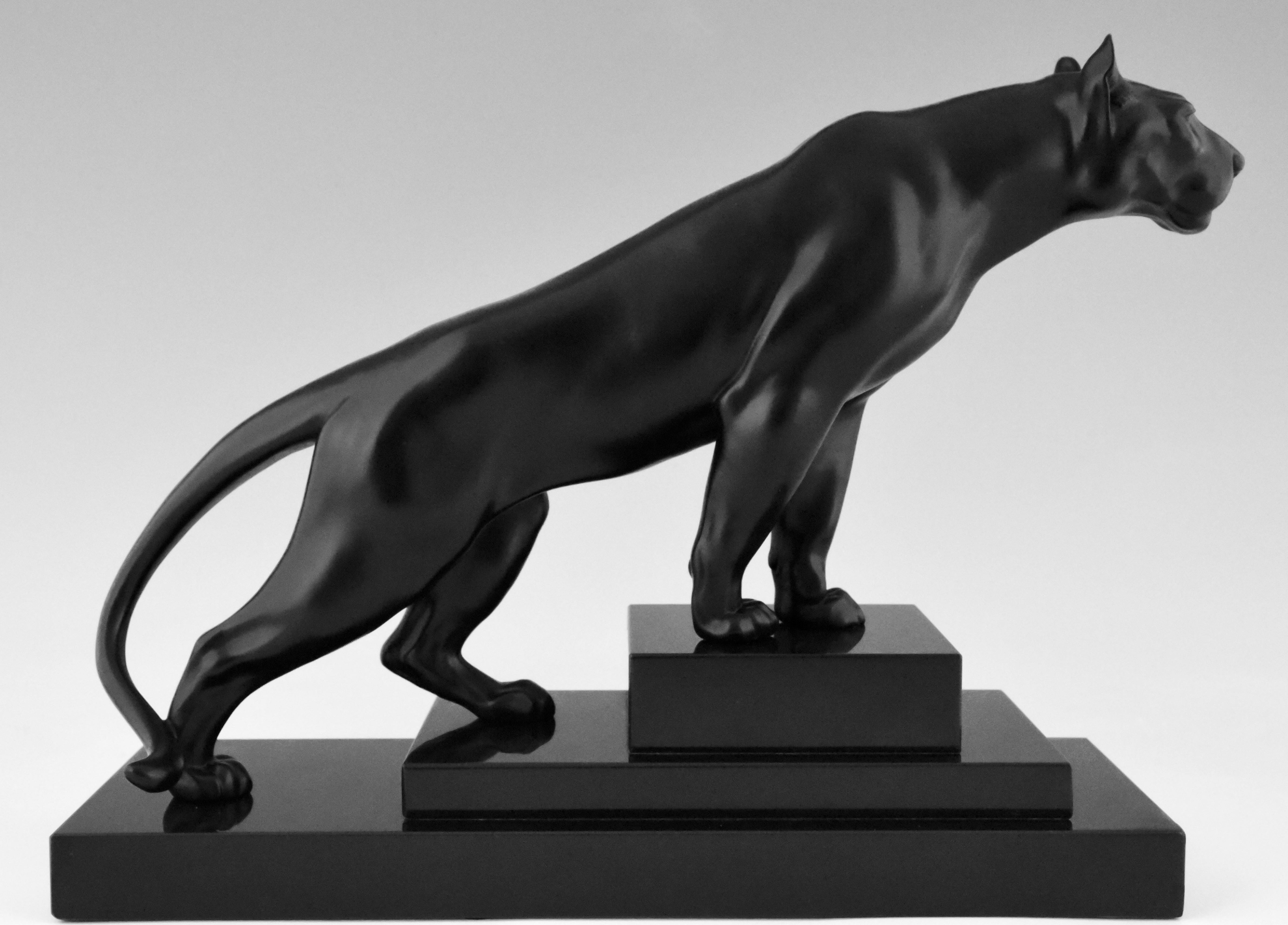 Stylish Art Deco sculpture of a black panther on a stepped marble base by the French artist Max Le Verrier, France, 1930. Beautiful patina.

    