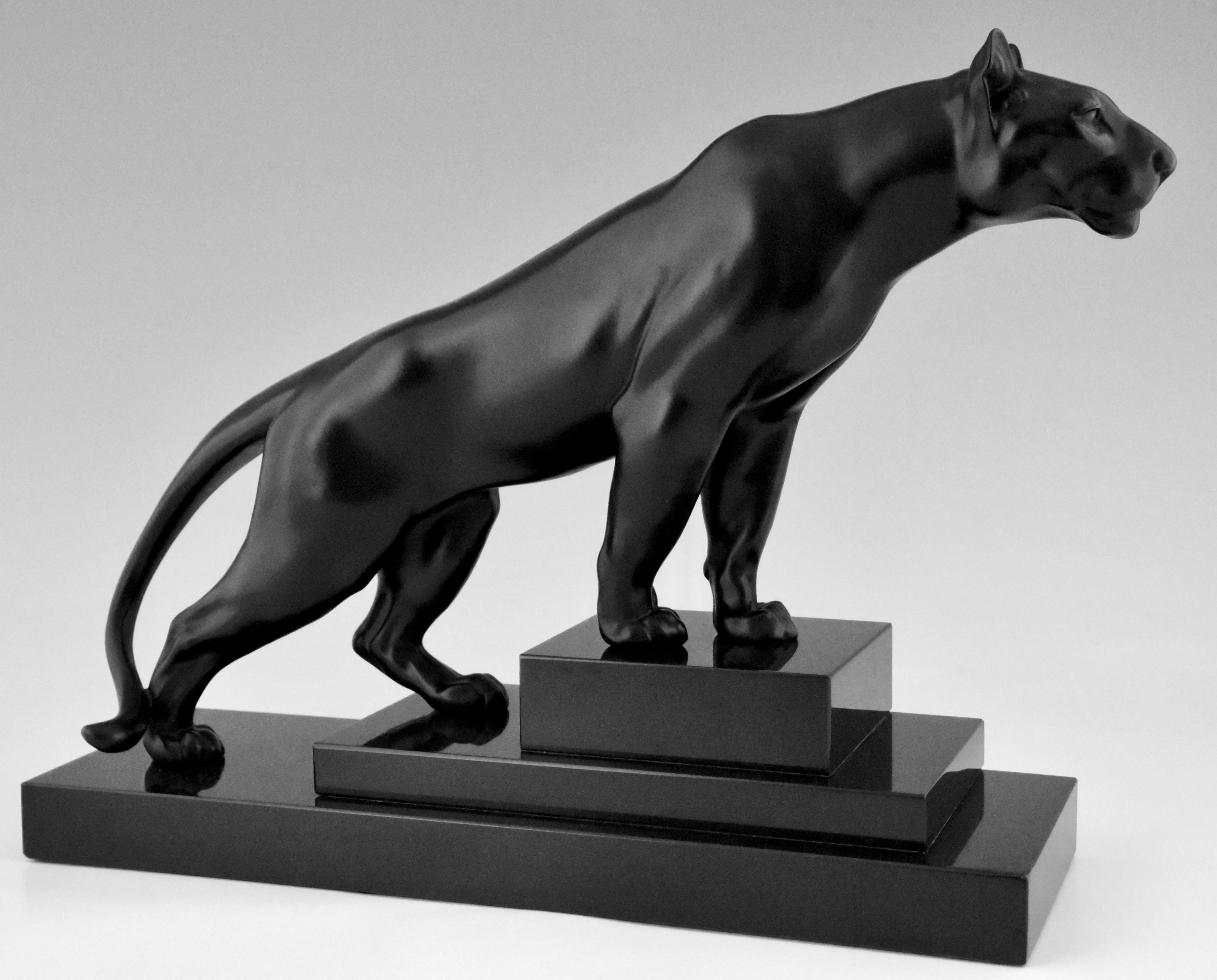 Art Deco Sculpture of a Panther Max Le Verrier, France, 1930 (Art déco)