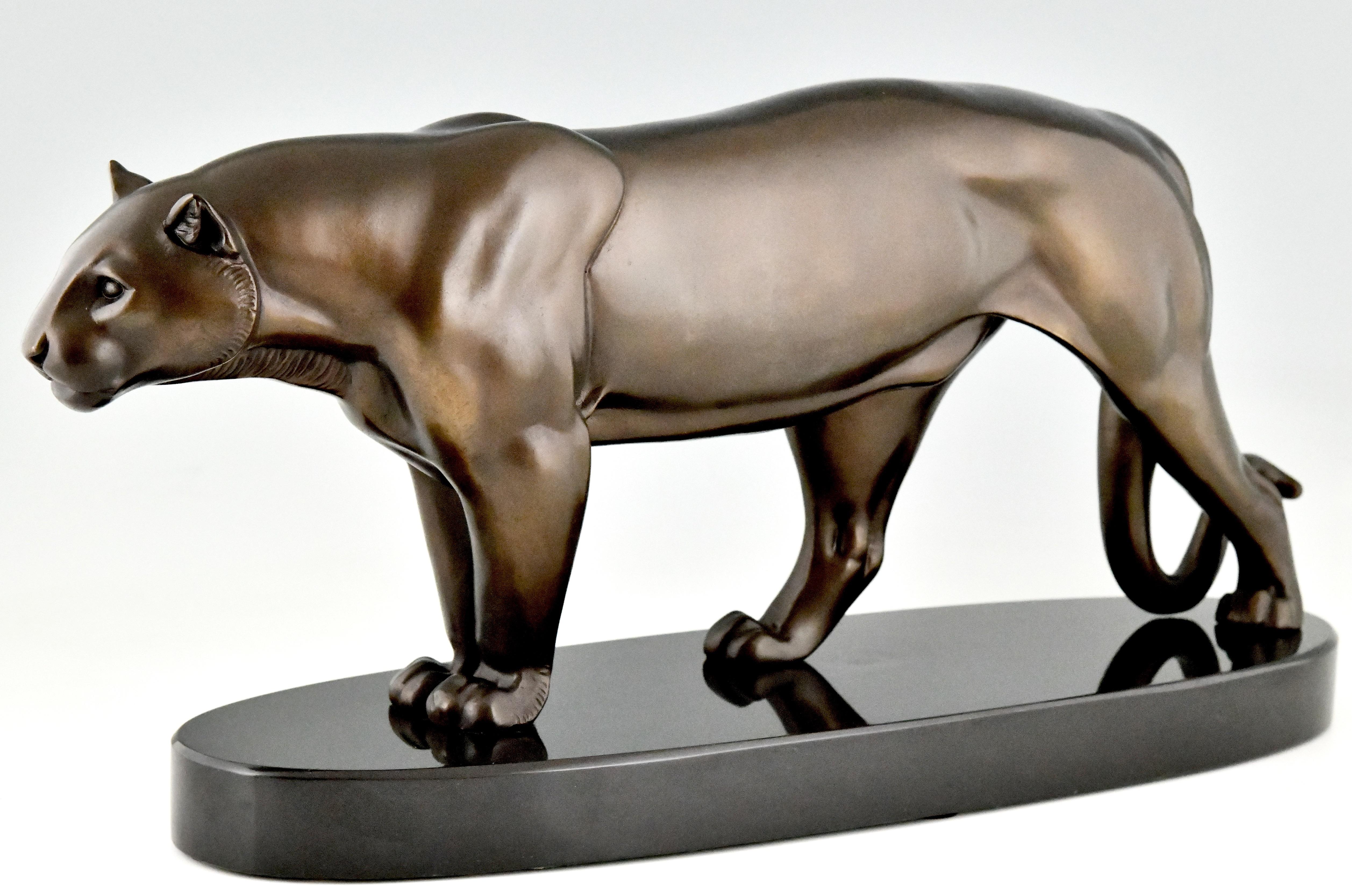 Art Deco Sculpture of a Panther on Marble Base by Rulas France 1930 In Good Condition In Antwerp, BE