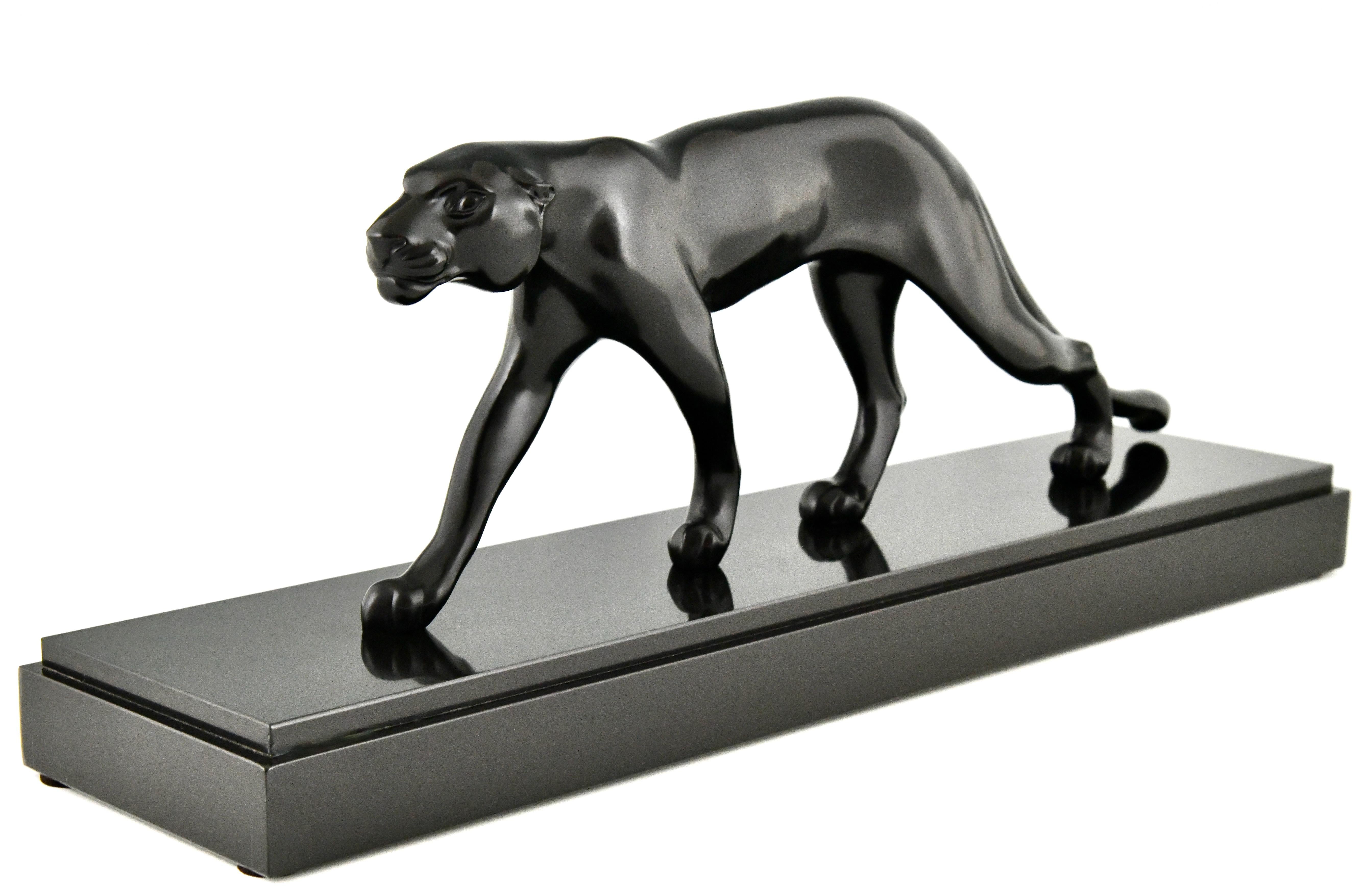 French Art Deco sculpture of a panther signed by M. Font France 1930 For Sale