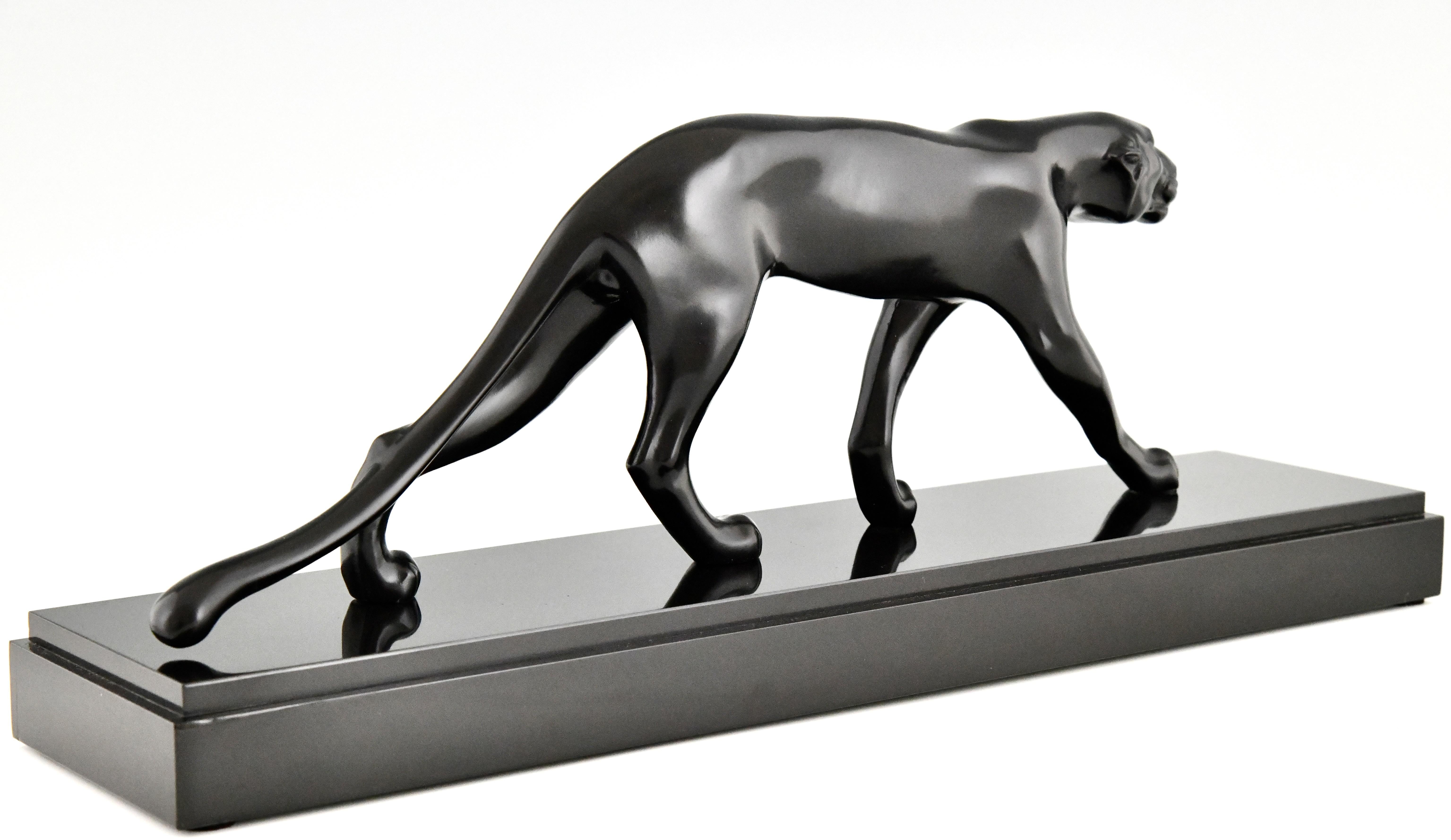 Art-déco-Skulptur eines Panthers, signiert von M. Font France 1930 (Metall) im Angebot