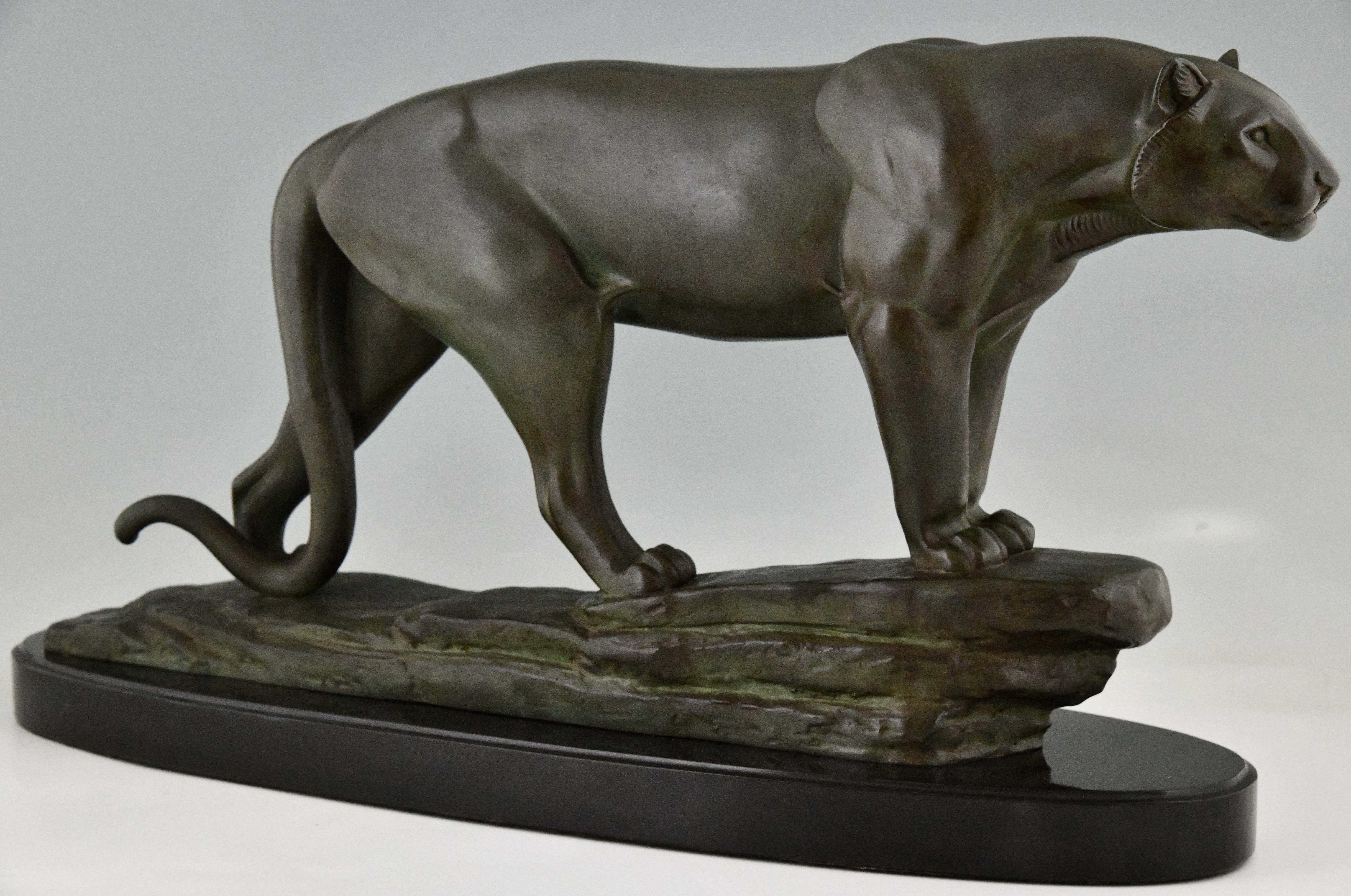 Français Sculpture Art Déco d'une panthère signée Cham Pseudonyme de Rulas France 1930