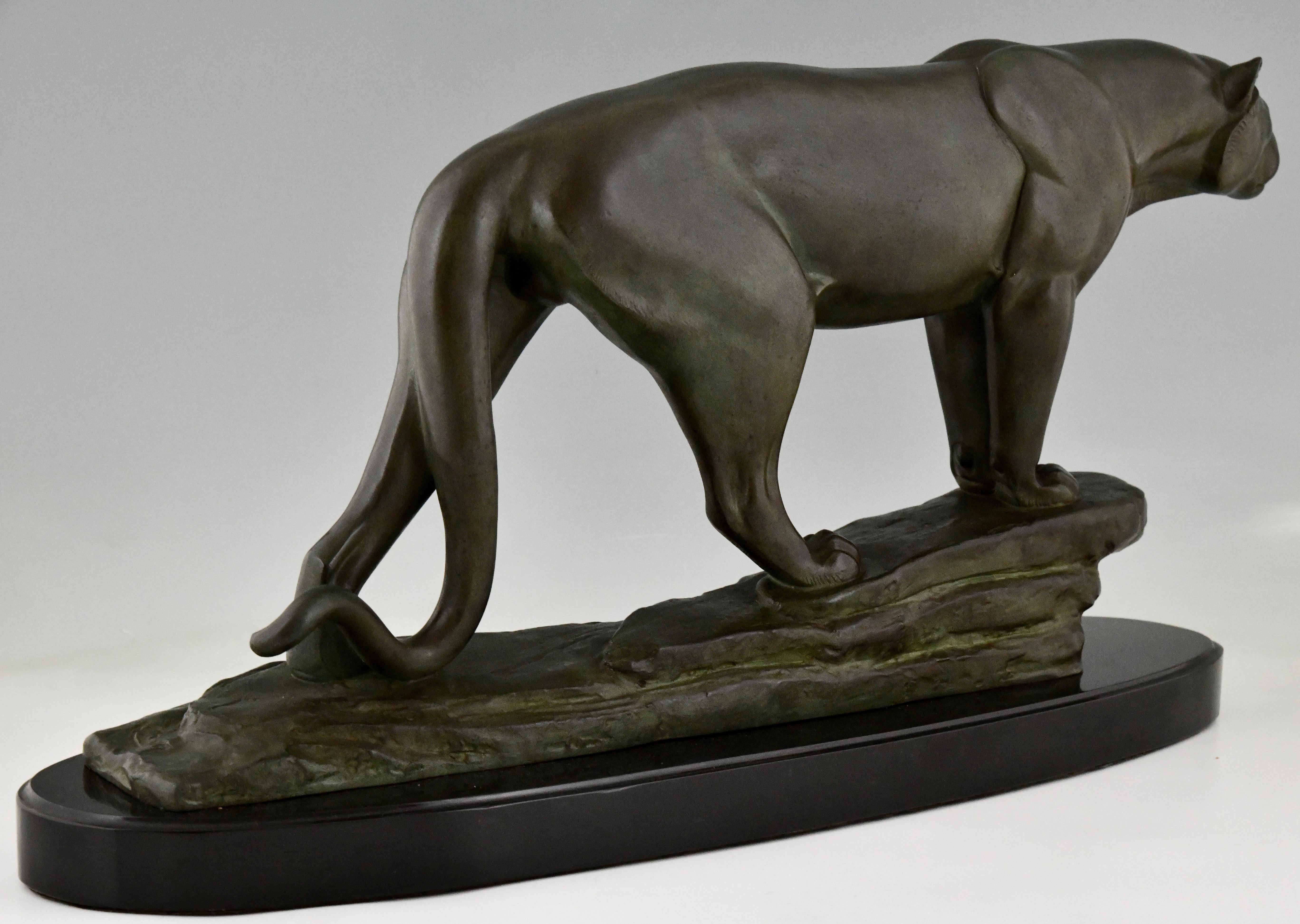 Sculpture Art Déco d'une panthère signée Cham Pseudonyme de Rulas France 1930 Bon état à Antwerp, BE