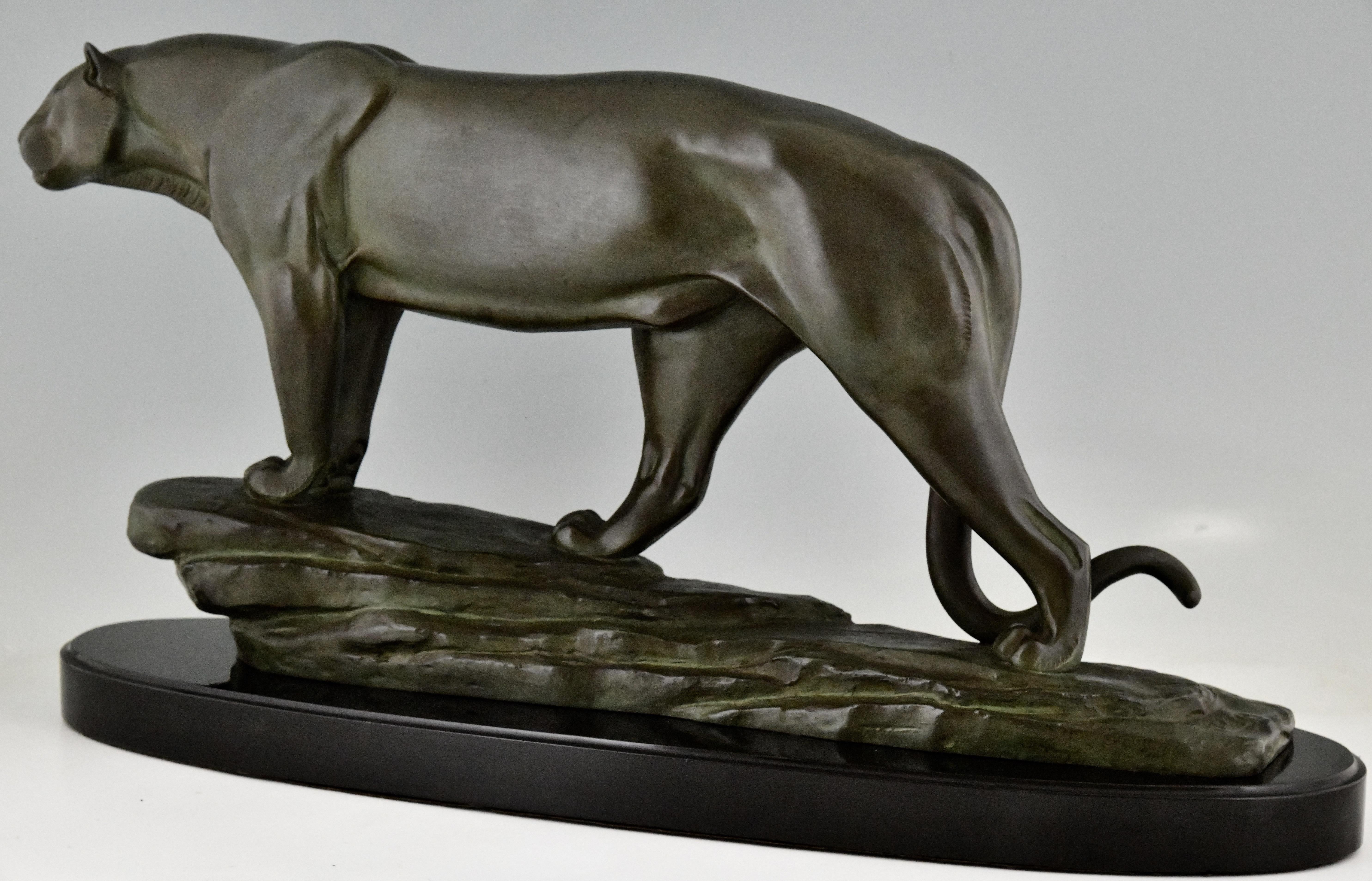 Métal Sculpture Art Déco d'une panthère signée Cham Pseudonyme de Rulas France 1930