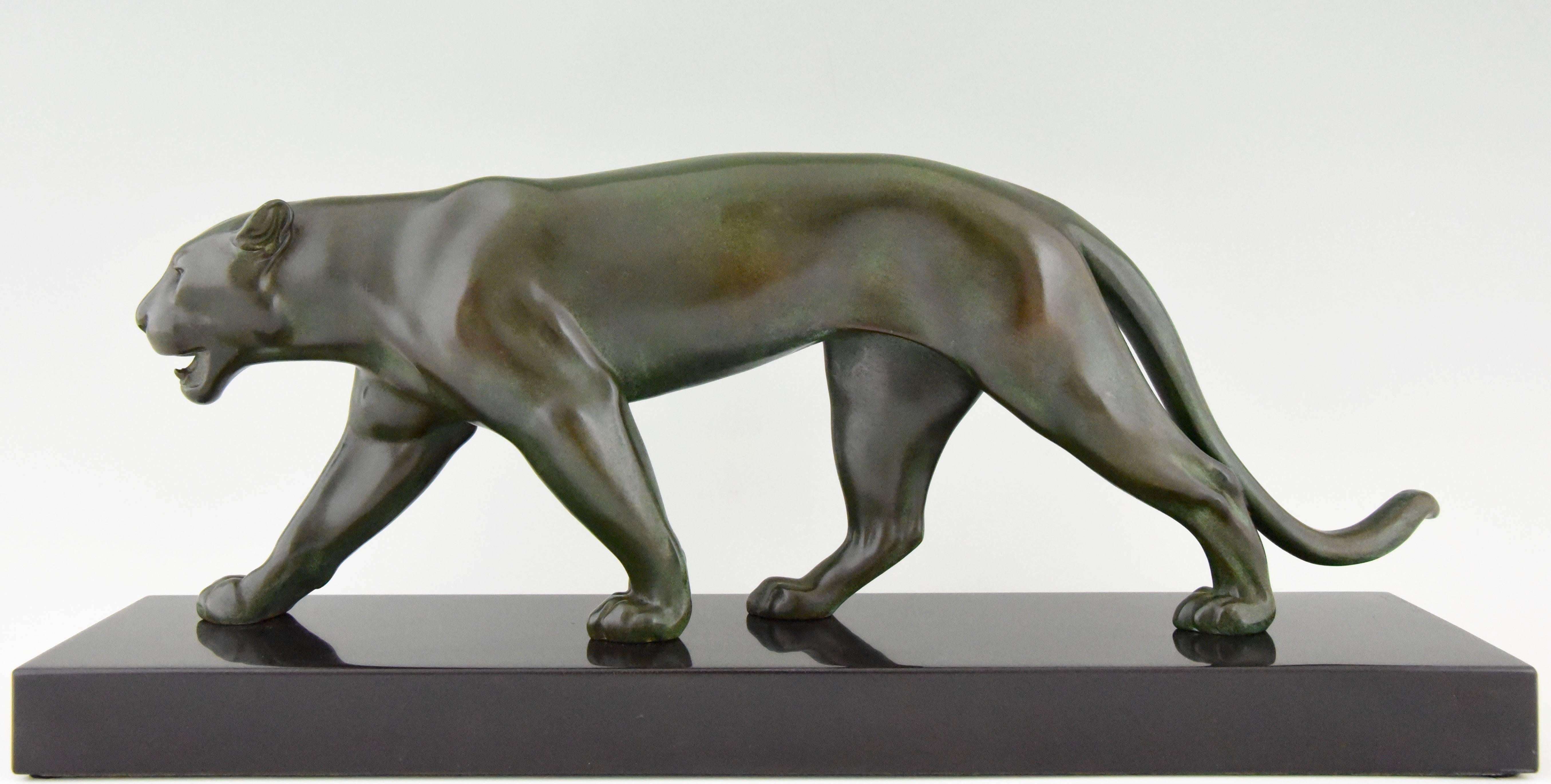 Very nice Art Deco panther sculpture by the famous French artist Max Le Verrier. Lovely green patina on Belgian Black marble base.