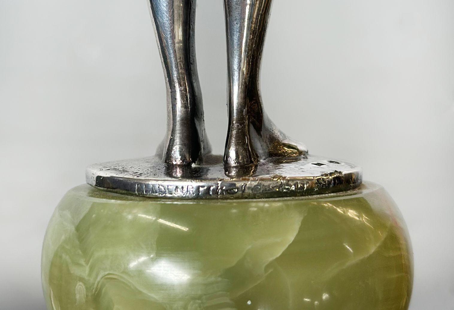 Scultura Art Deco di ragazza e rana di Eugene Wagner in vendita 2