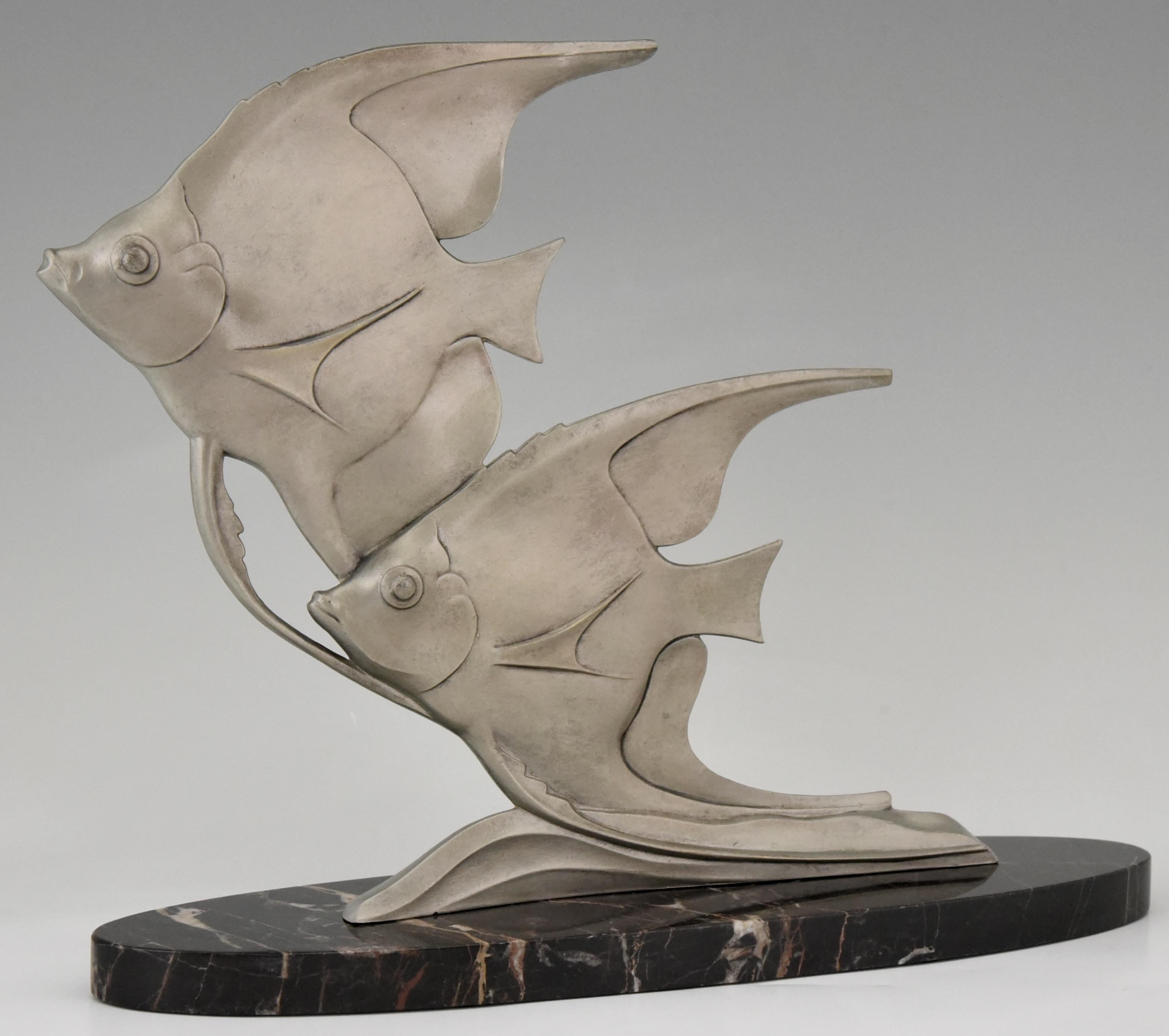 Art Deco sculpture of two angelfish by the French artist M. Font. 
The sculpture has a silver grey patina and stands on a black marble plinth. France, circa 1930. 

  