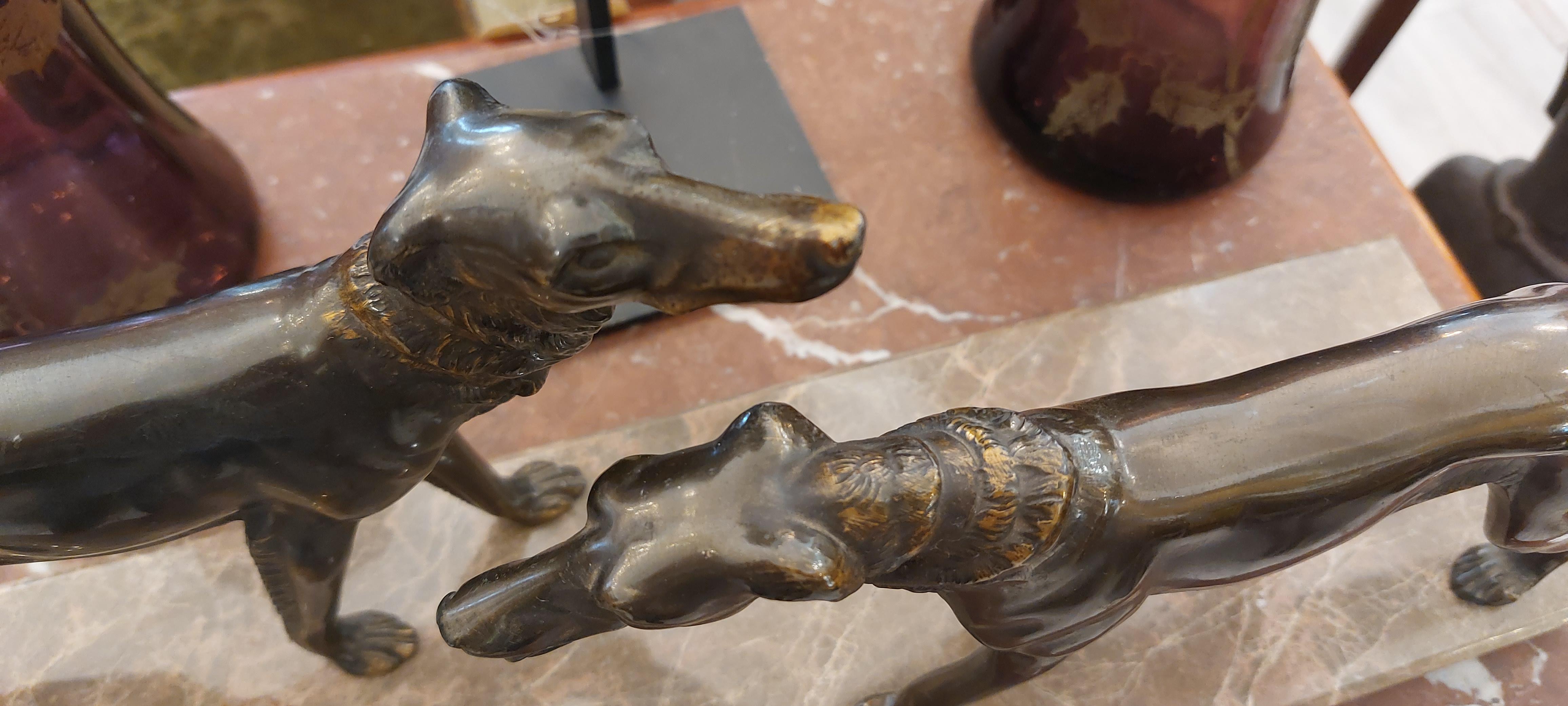 Early 20th Century Art Deco sculpture of two dogs in marble and patinated bronze, 1930's
