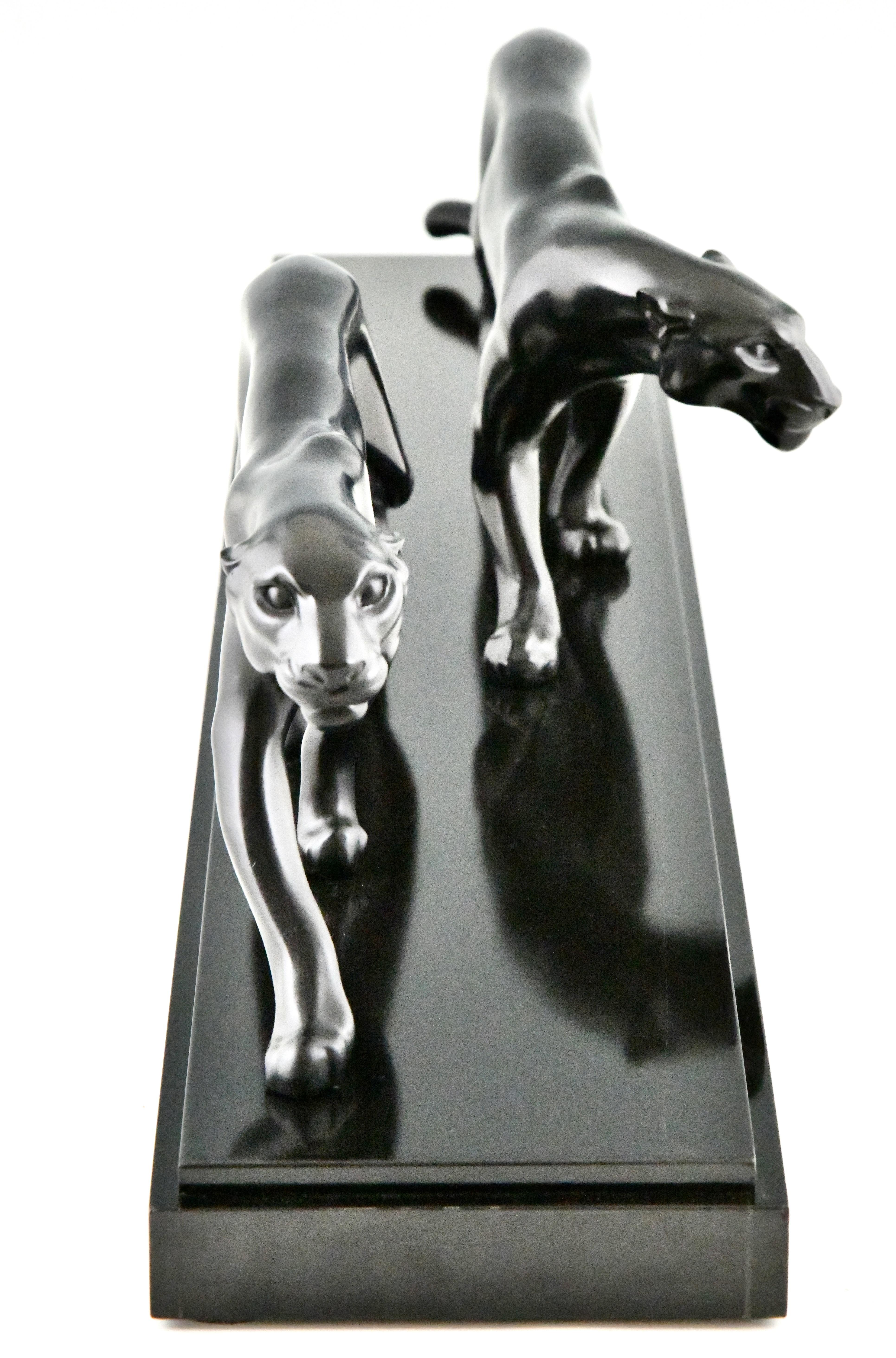 Art-Déco-Skulptur von zwei Panthern von M. Font, Frankreich 1930 (Französisch) im Angebot