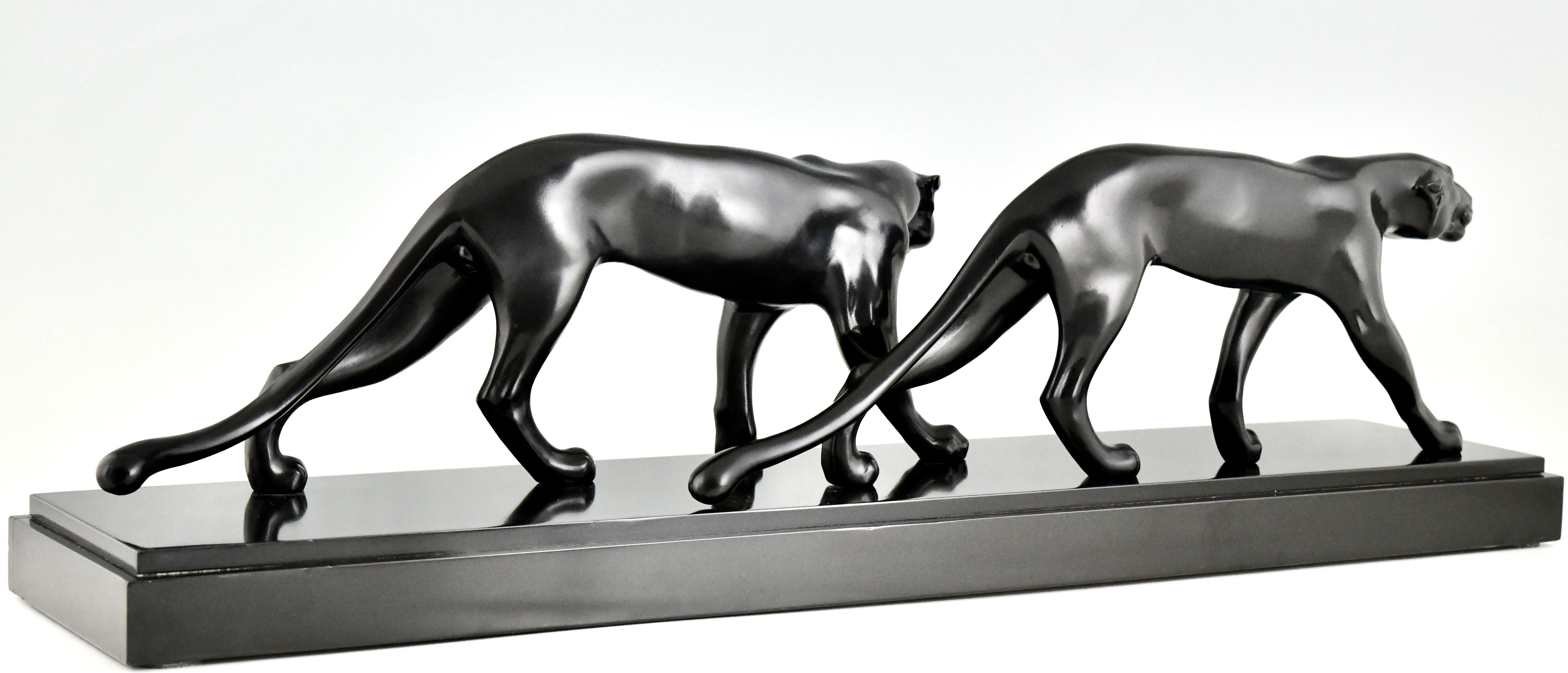 Art-Déco-Skulptur von zwei Panthern von M. Font, Frankreich 1930 im Zustand „Gut“ im Angebot in Antwerp, BE