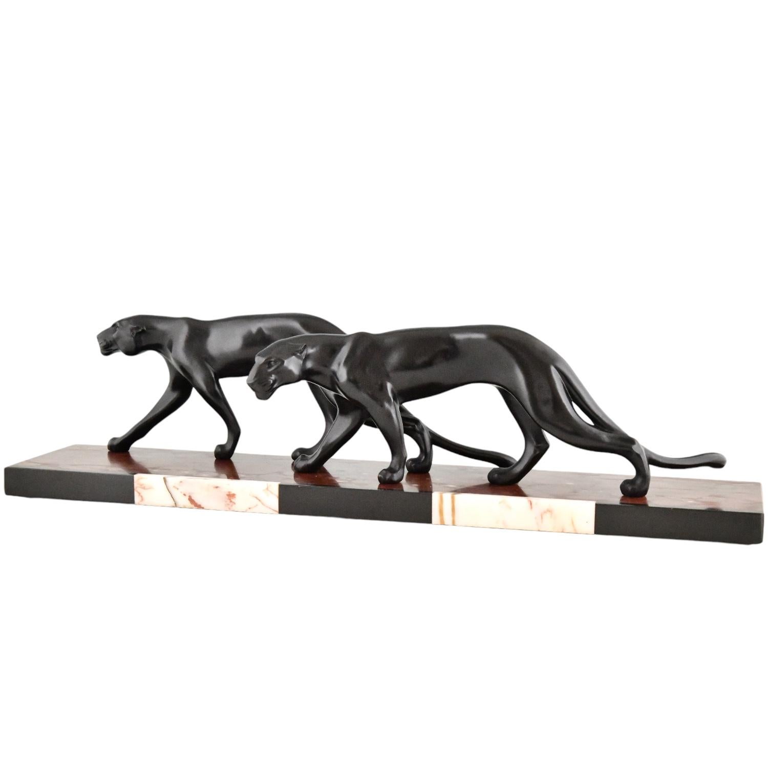 Sculpture Art déco de deux panthères signée par M. Font, France 1930. 1
