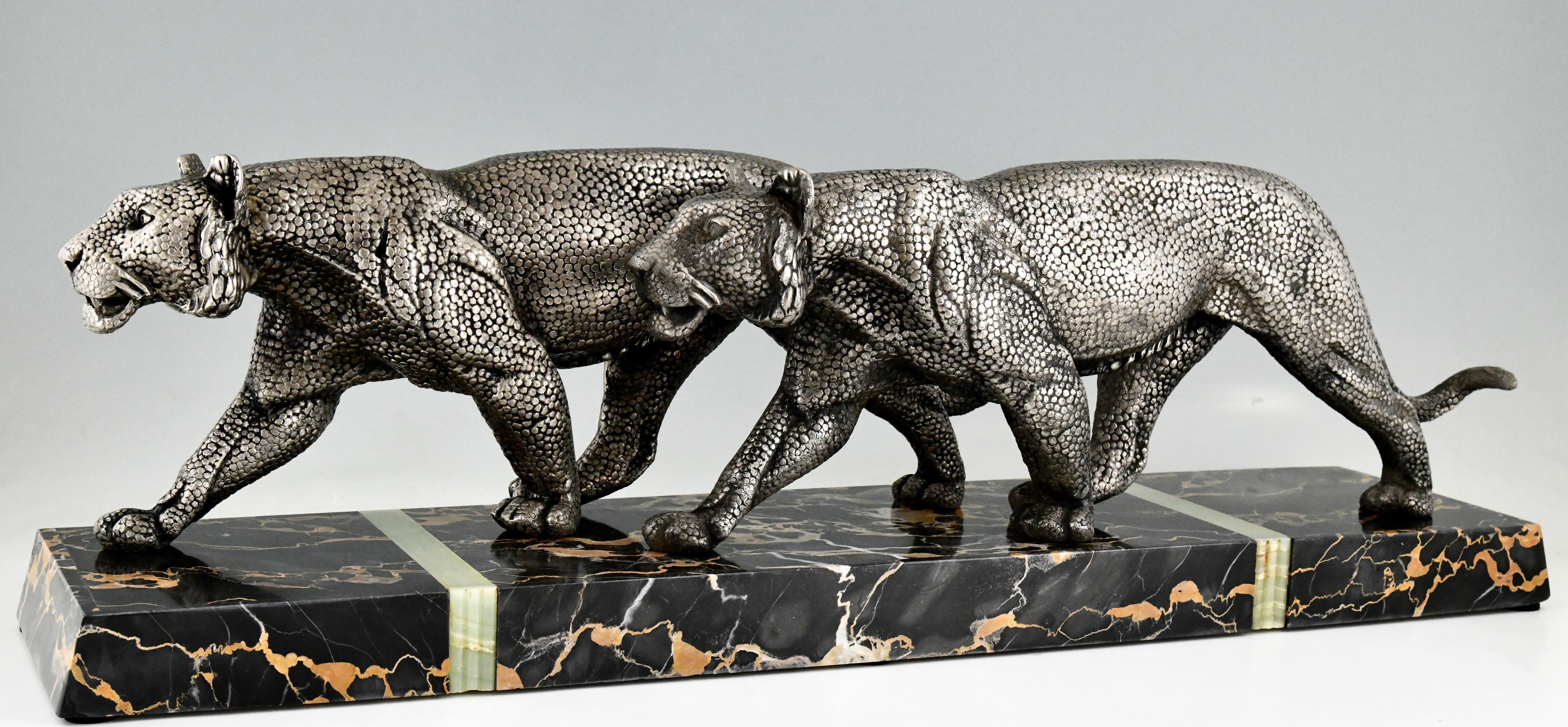 Art Deco sculpture of two panthers signed by Rulas, France 1930. Art Metal with silver patina on Portor marble base with onyx inlay.