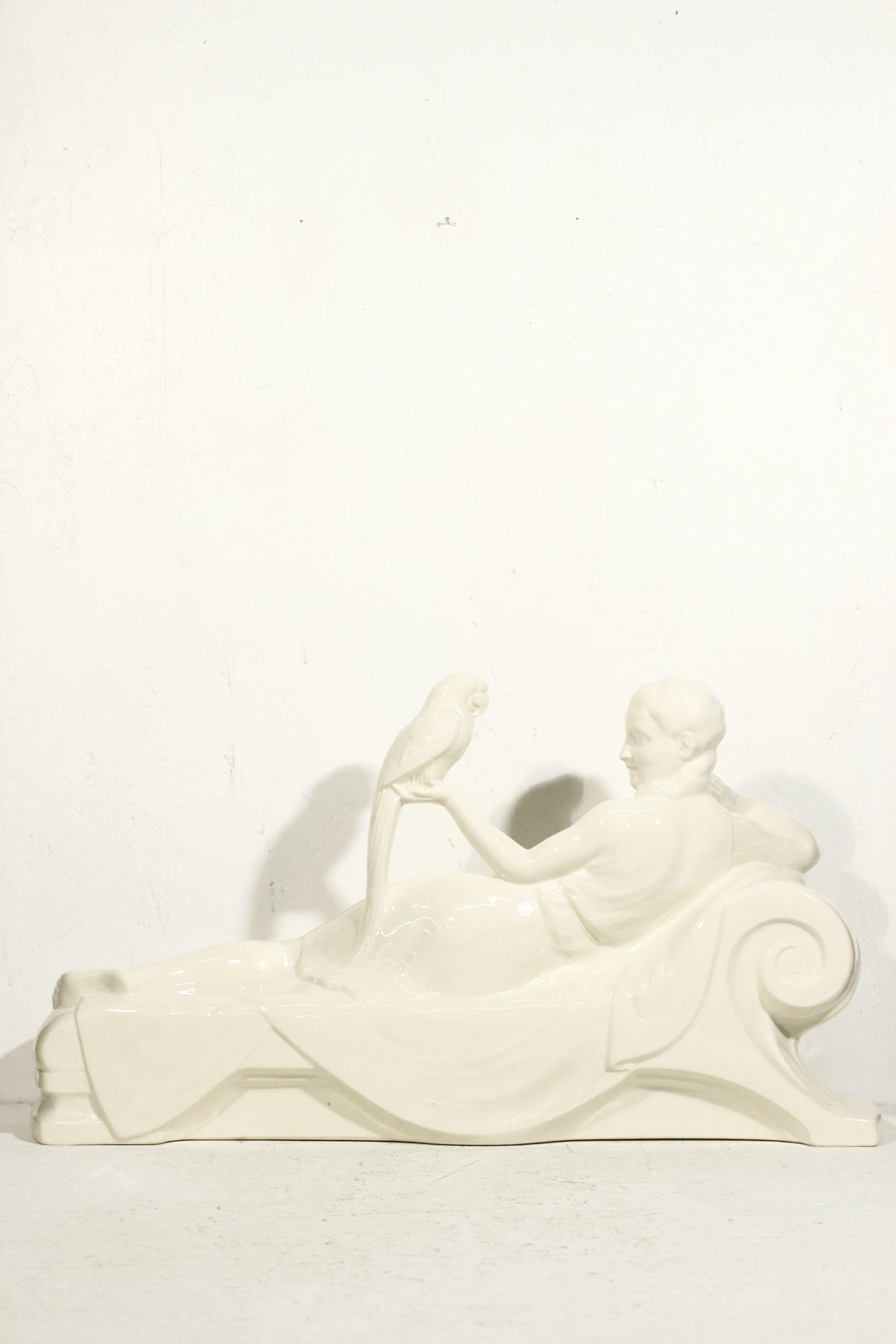Sculpture art-déco de femme et perroquet en faïence de Sarreguemines 1930 en vente 3