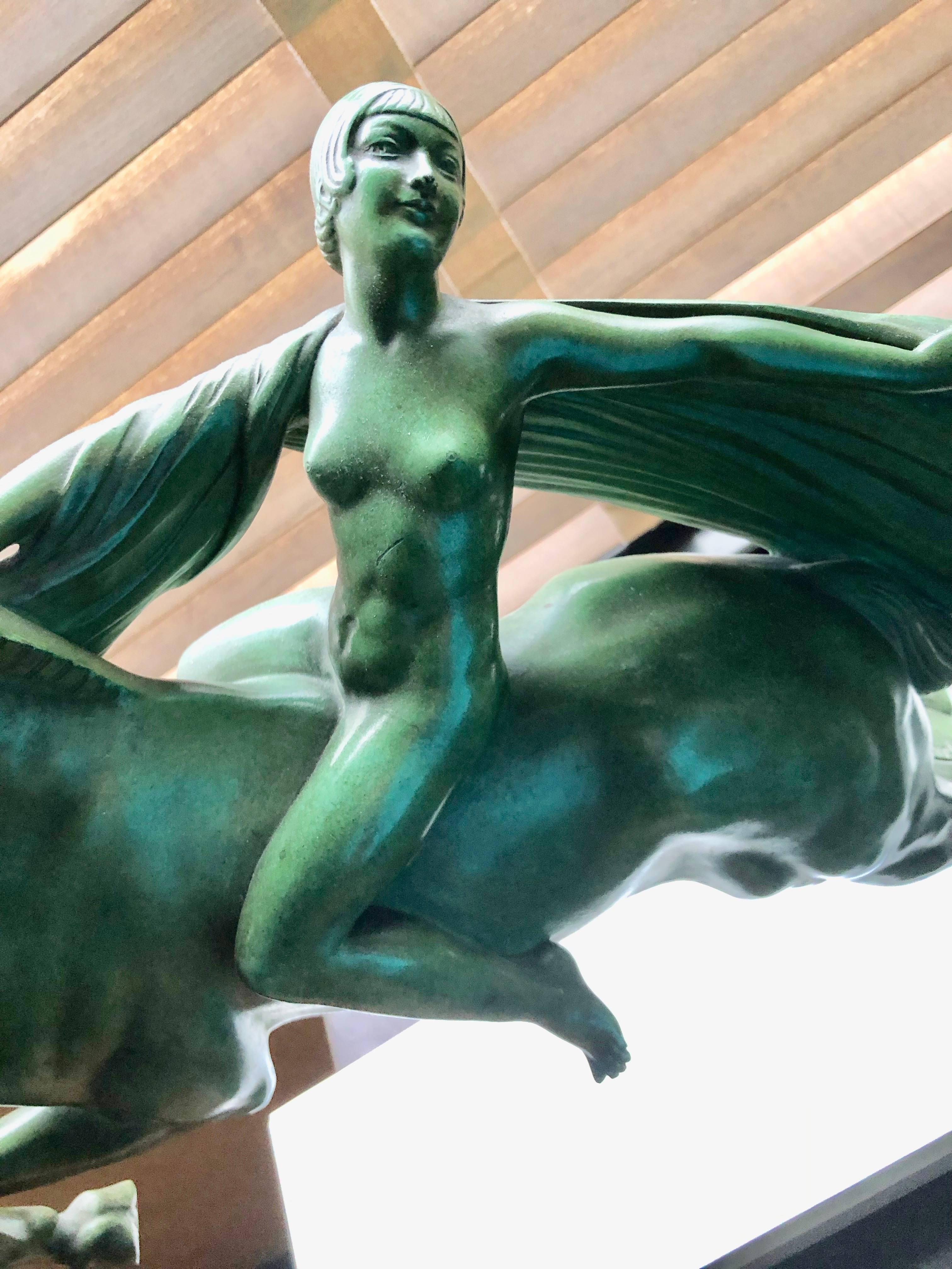Art déco Sculpture Art Déco d'une femme sur un cheval par Charles de Le Verrier