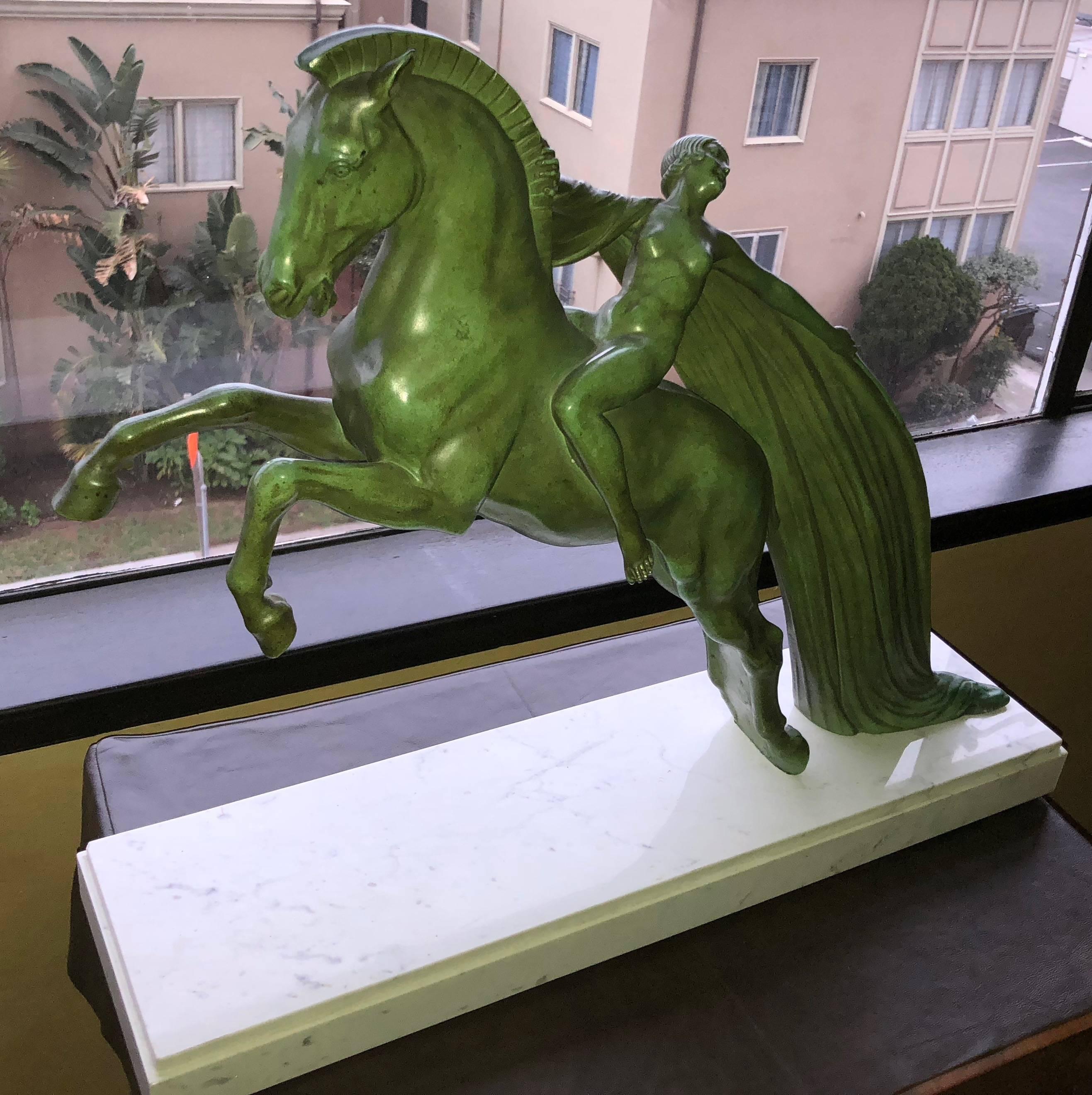 Français Sculpture Art Déco d'une femme sur un cheval par Charles de Le Verrier